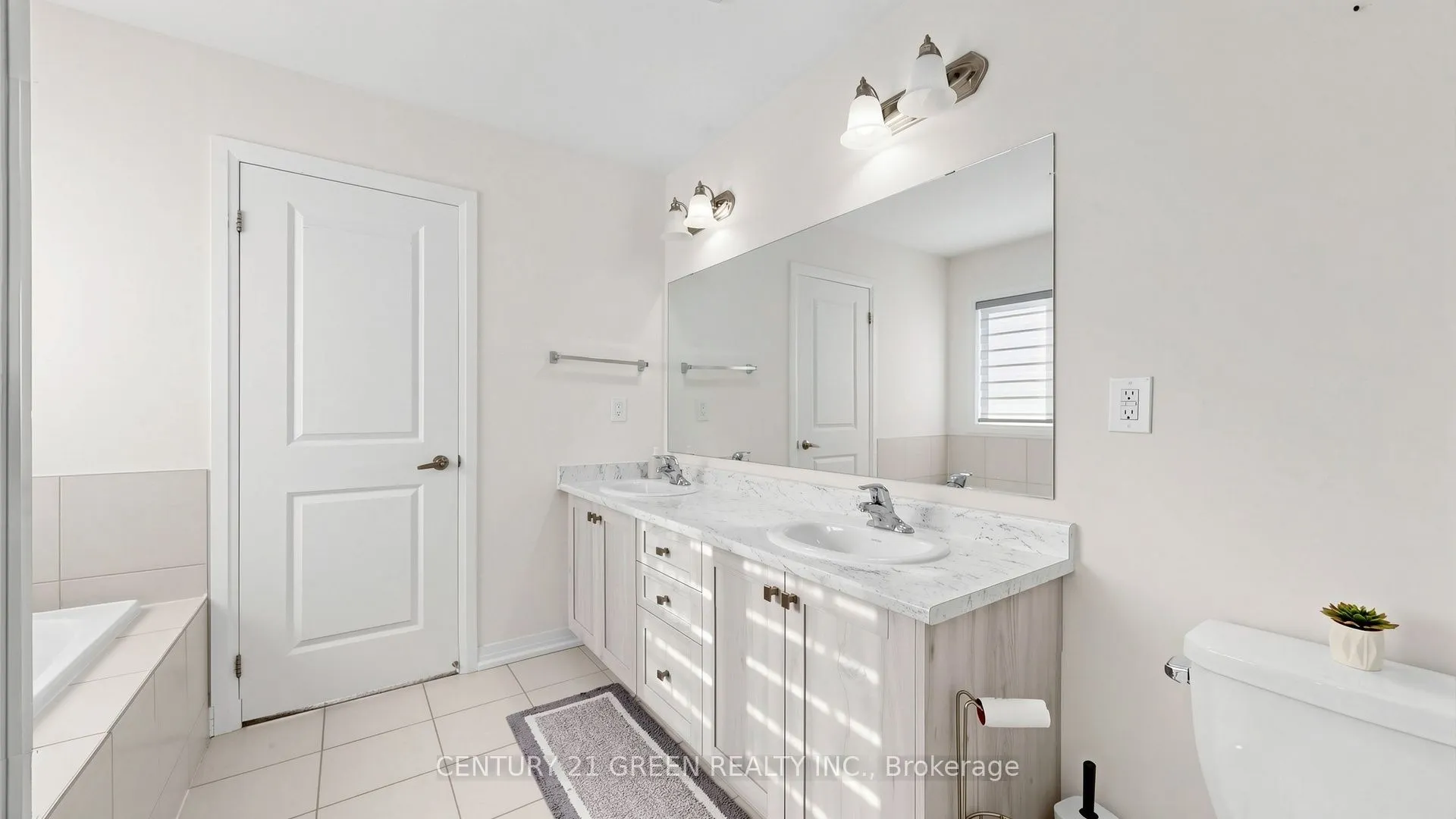 135 Fairey Crescent