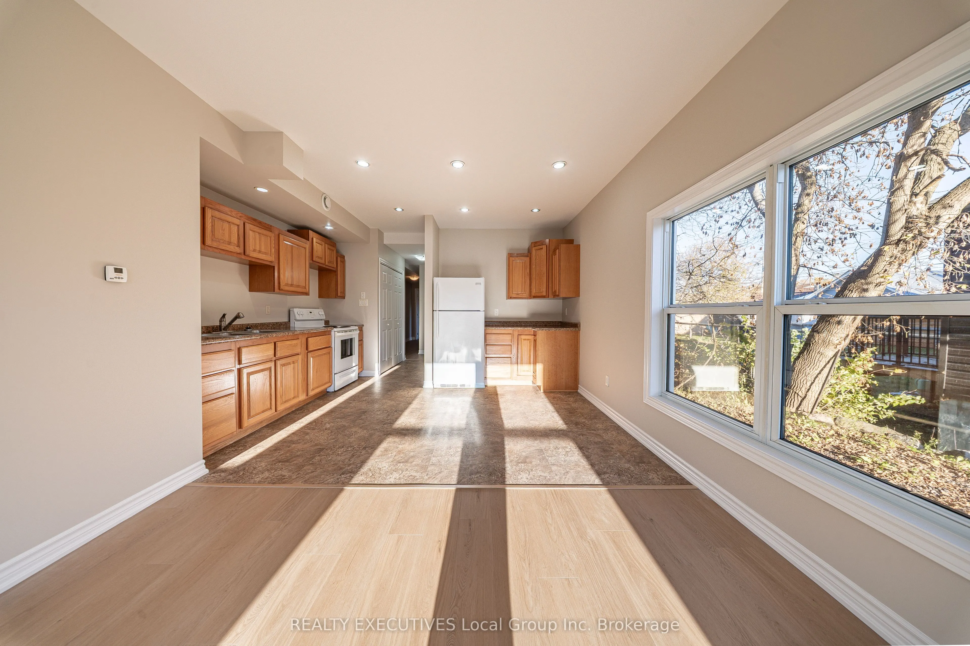 860 Worthington Street E