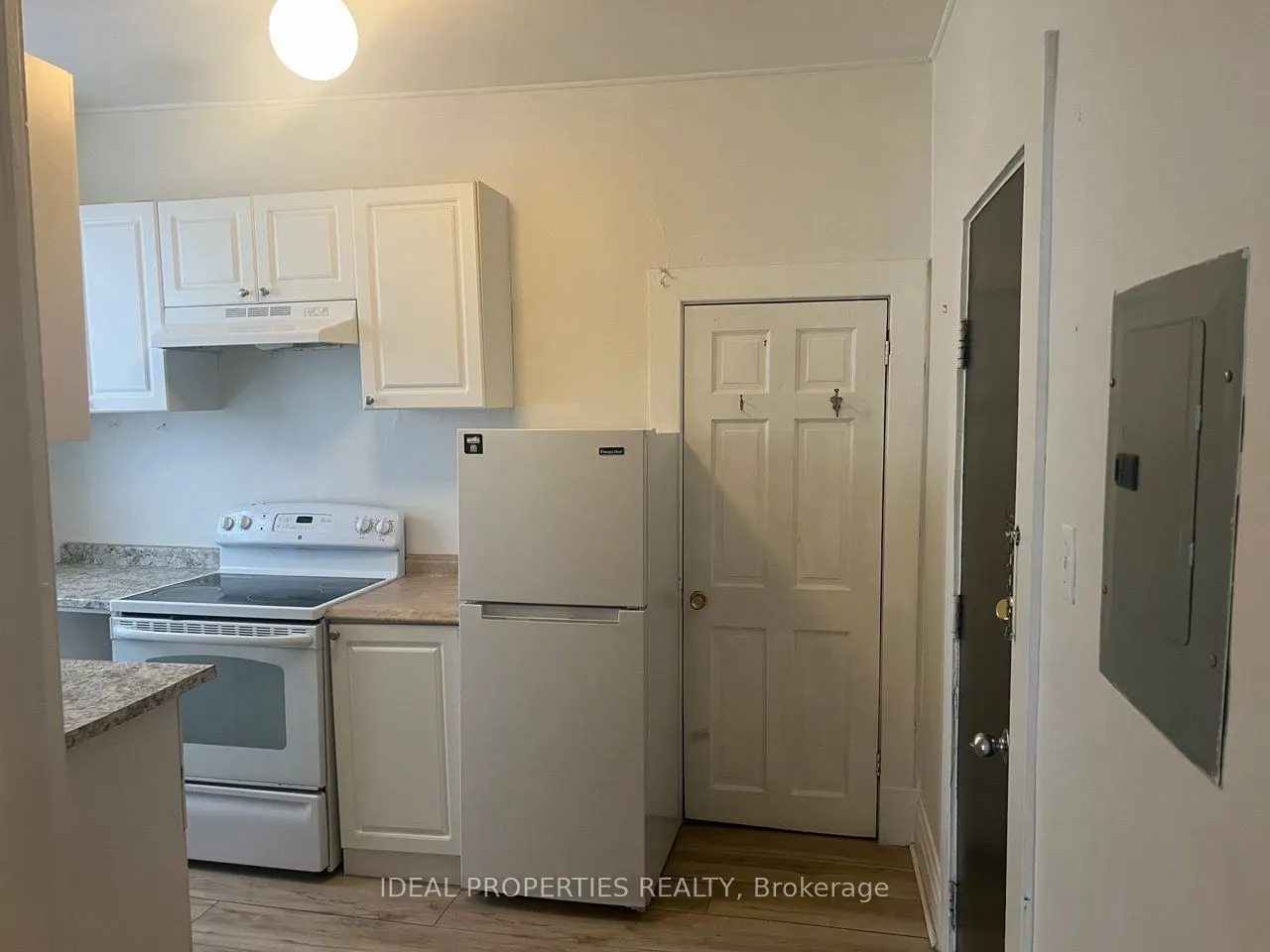 277 BRONSON Avenue #1