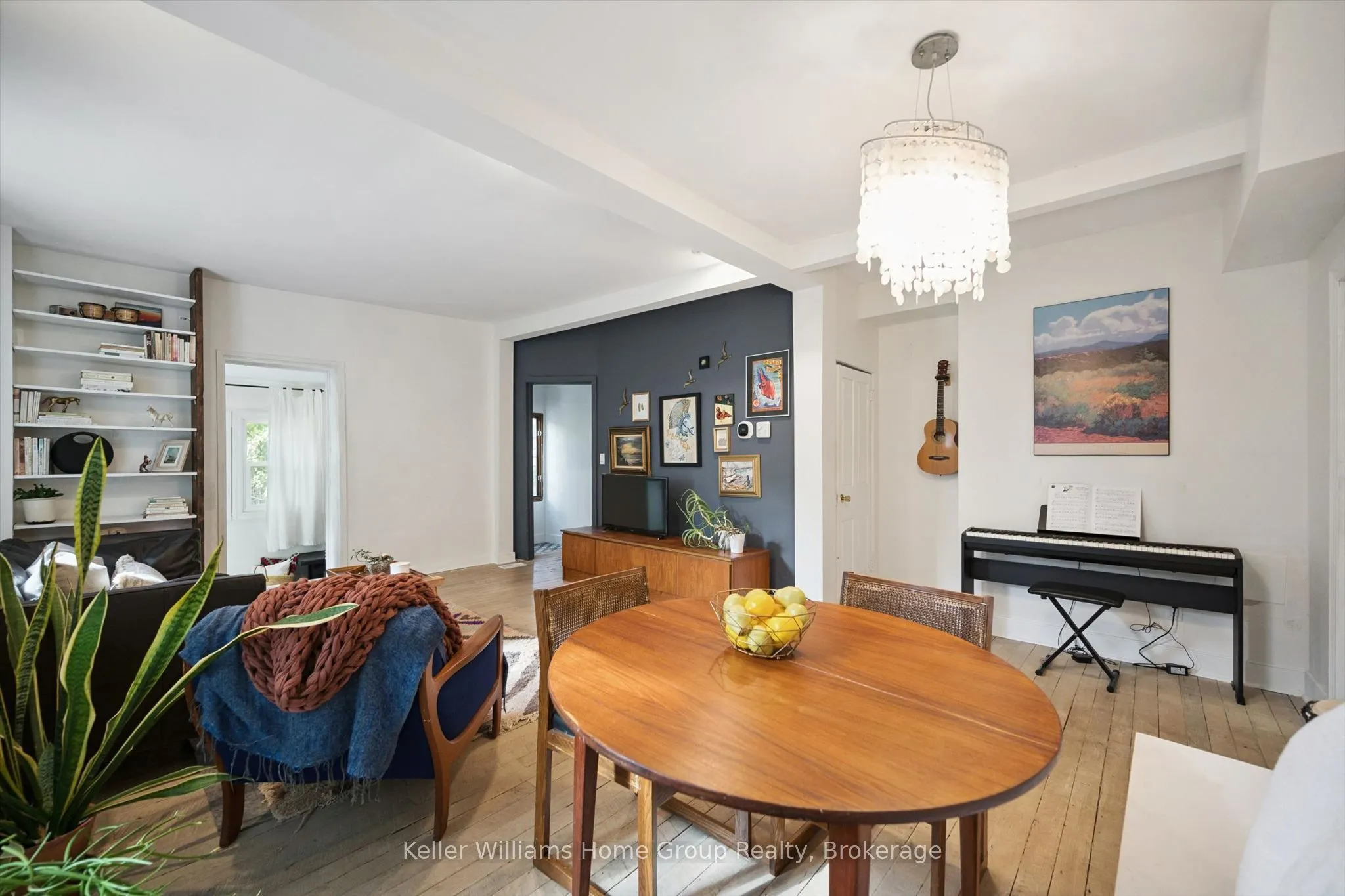 37 Arthur Street N