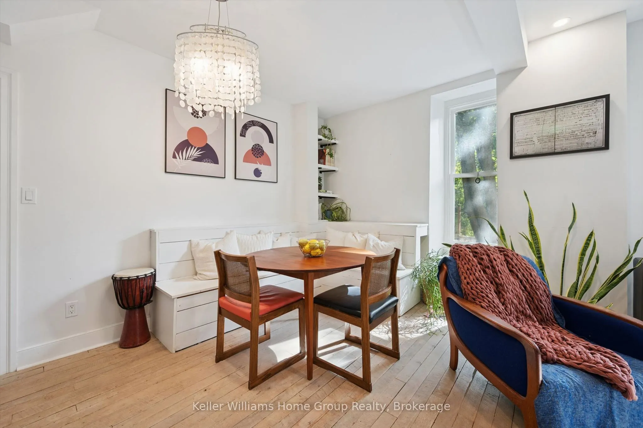 37 Arthur Street N