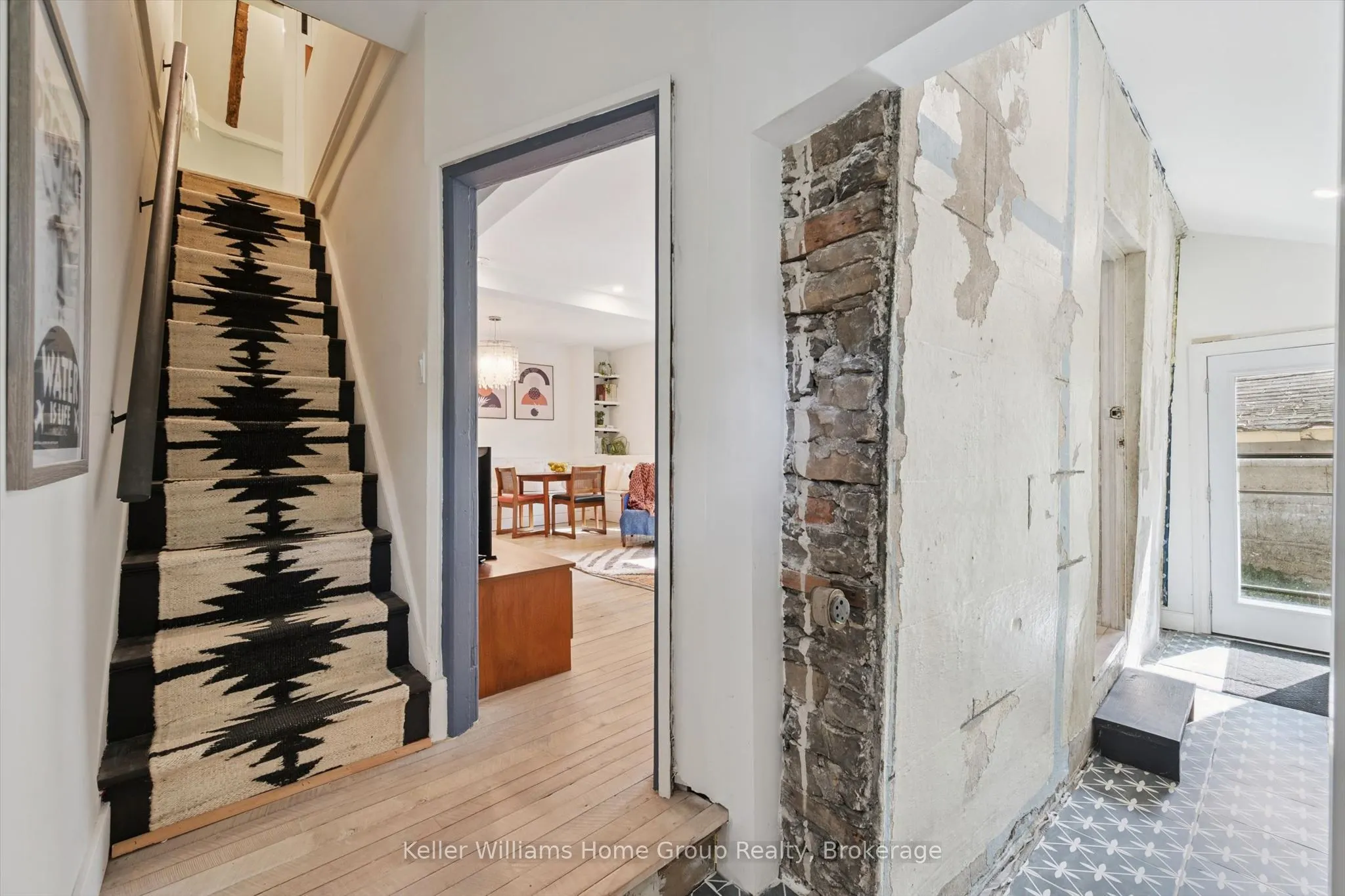 37 Arthur Street N