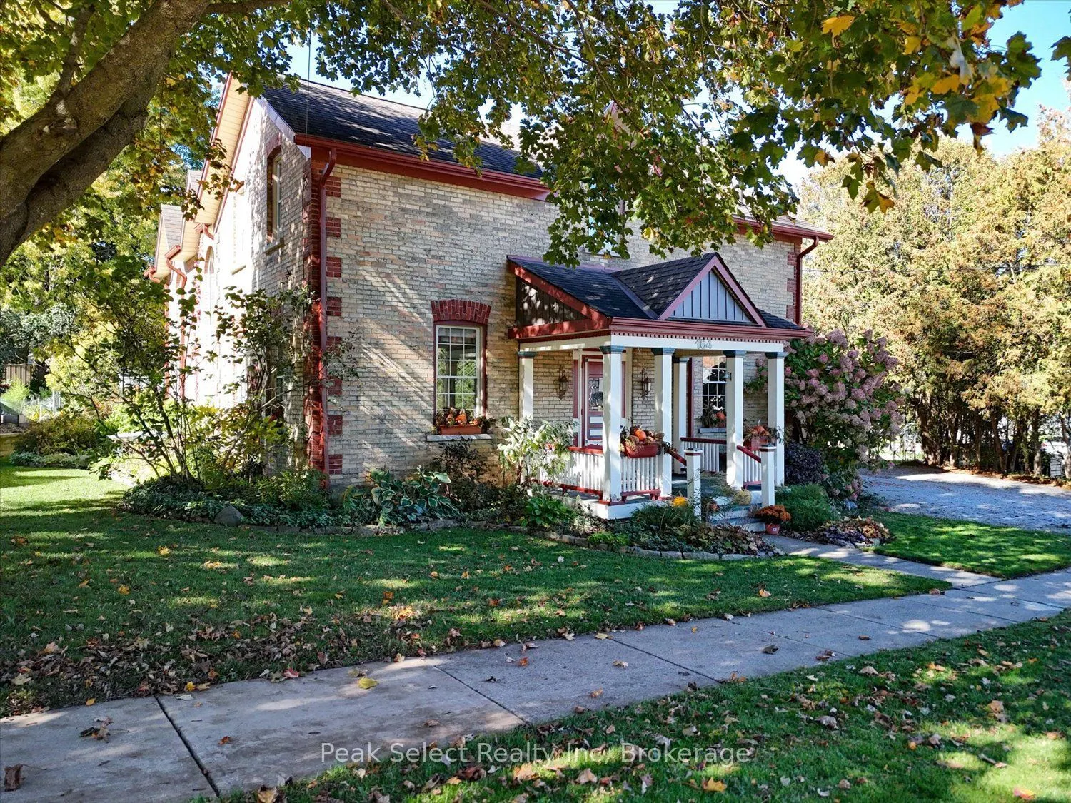 164 Church Street N