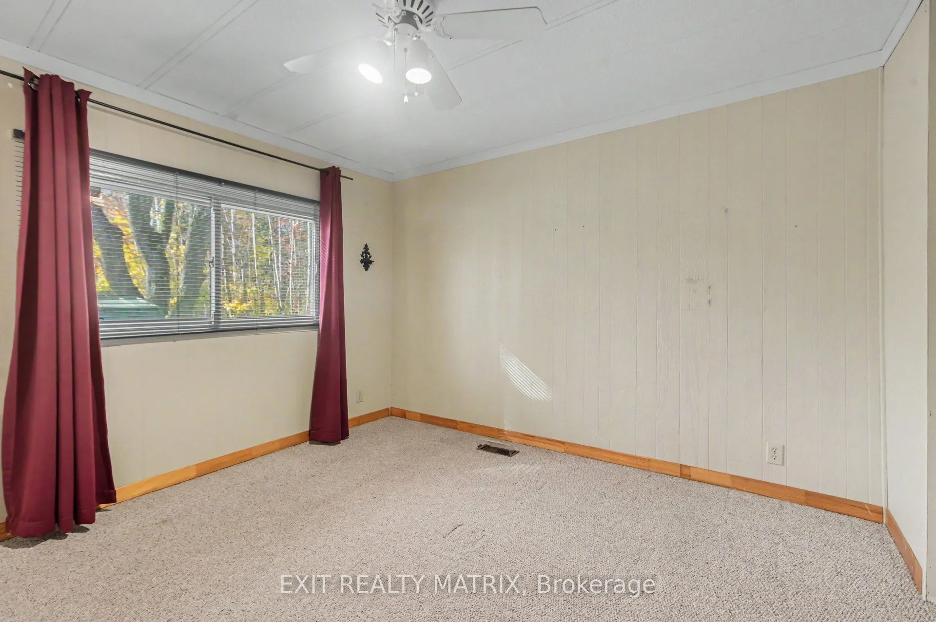 8891 Lynnwood Park Private
