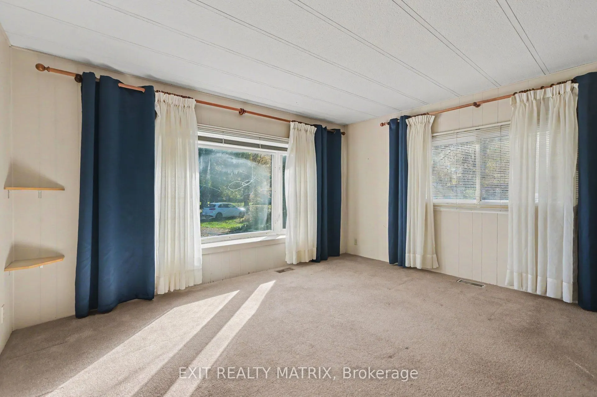 8891 Lynnwood Park Private