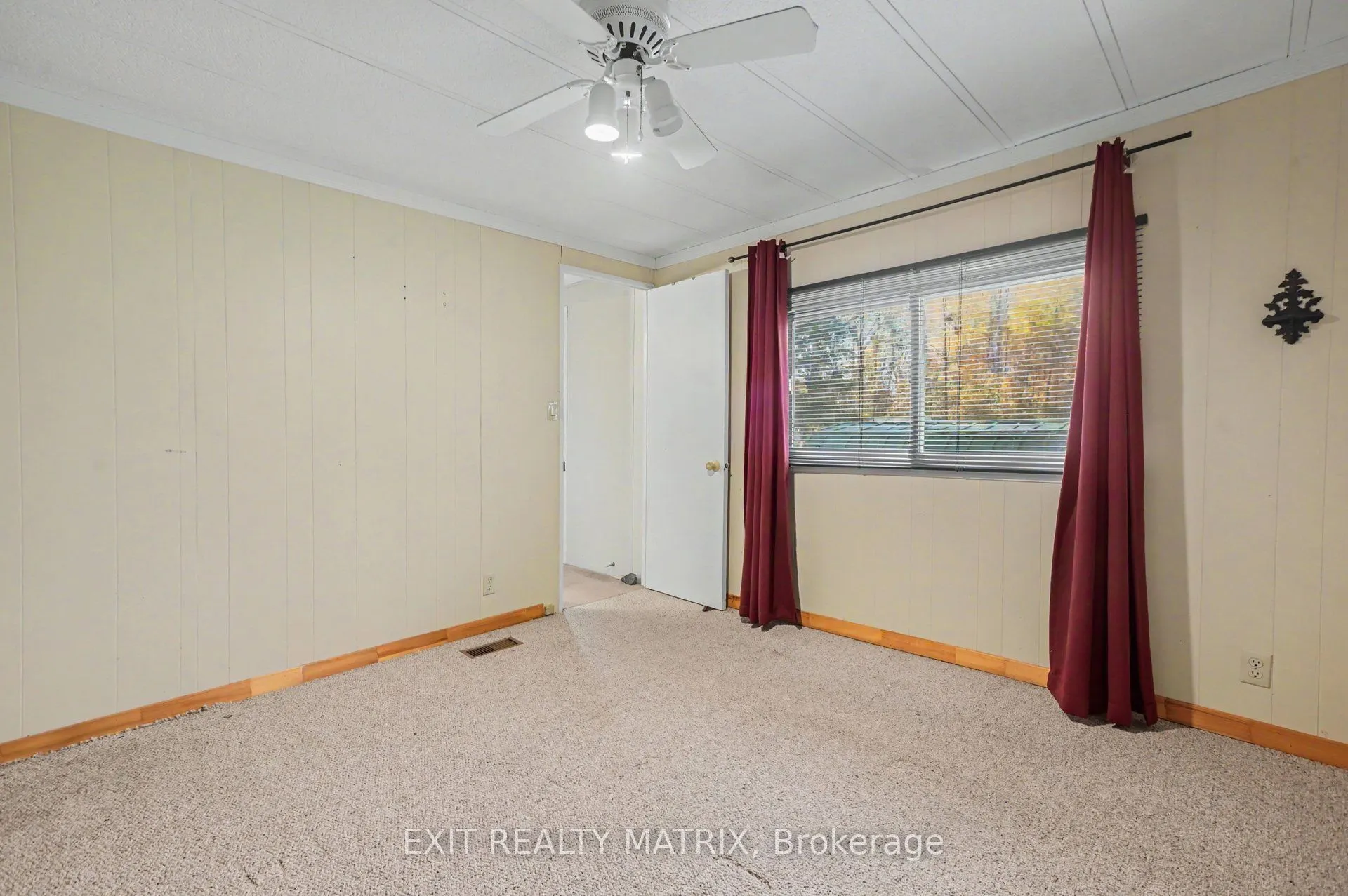 8891 Lynnwood Park Private