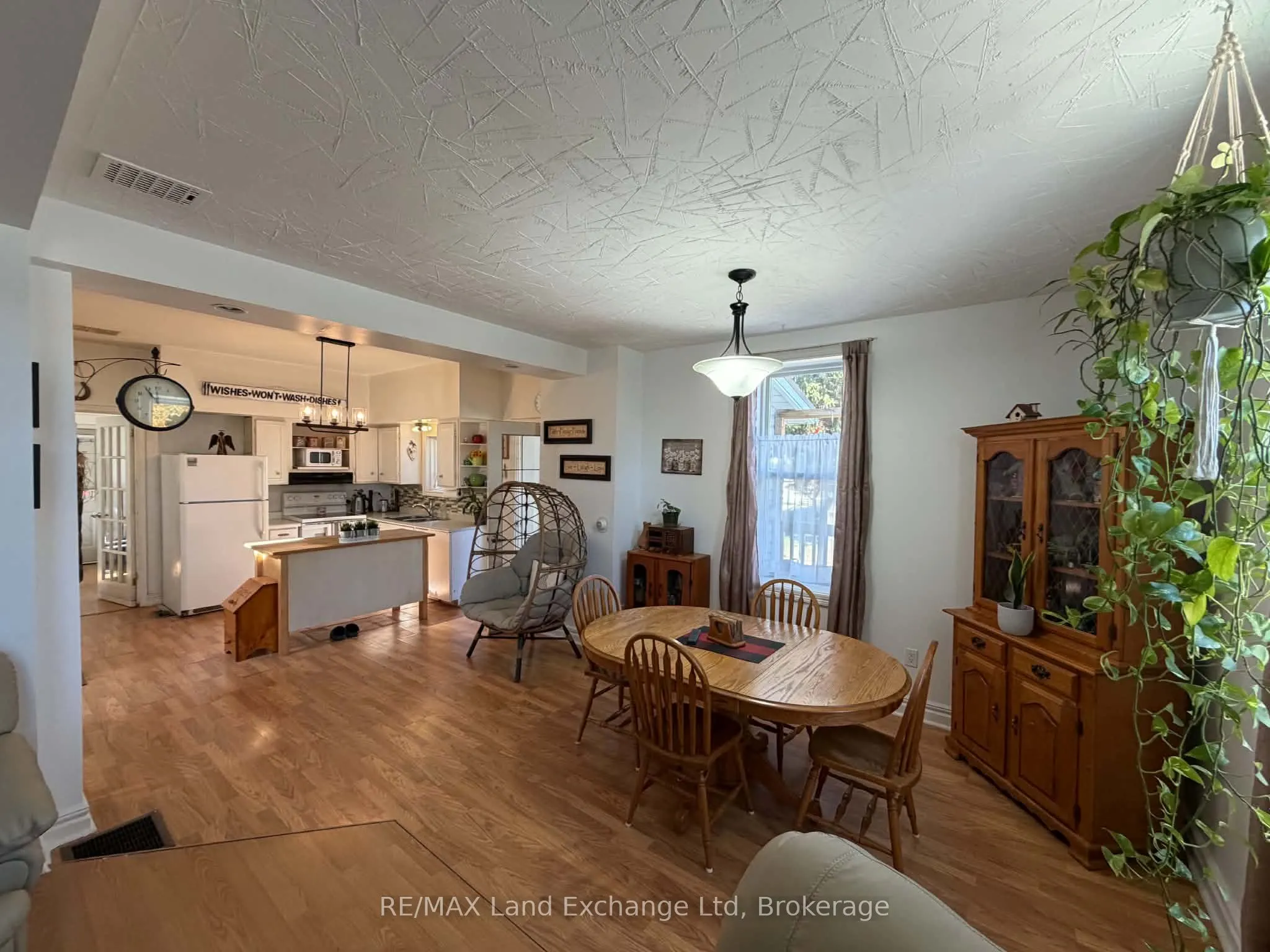 52 Clinton Street S