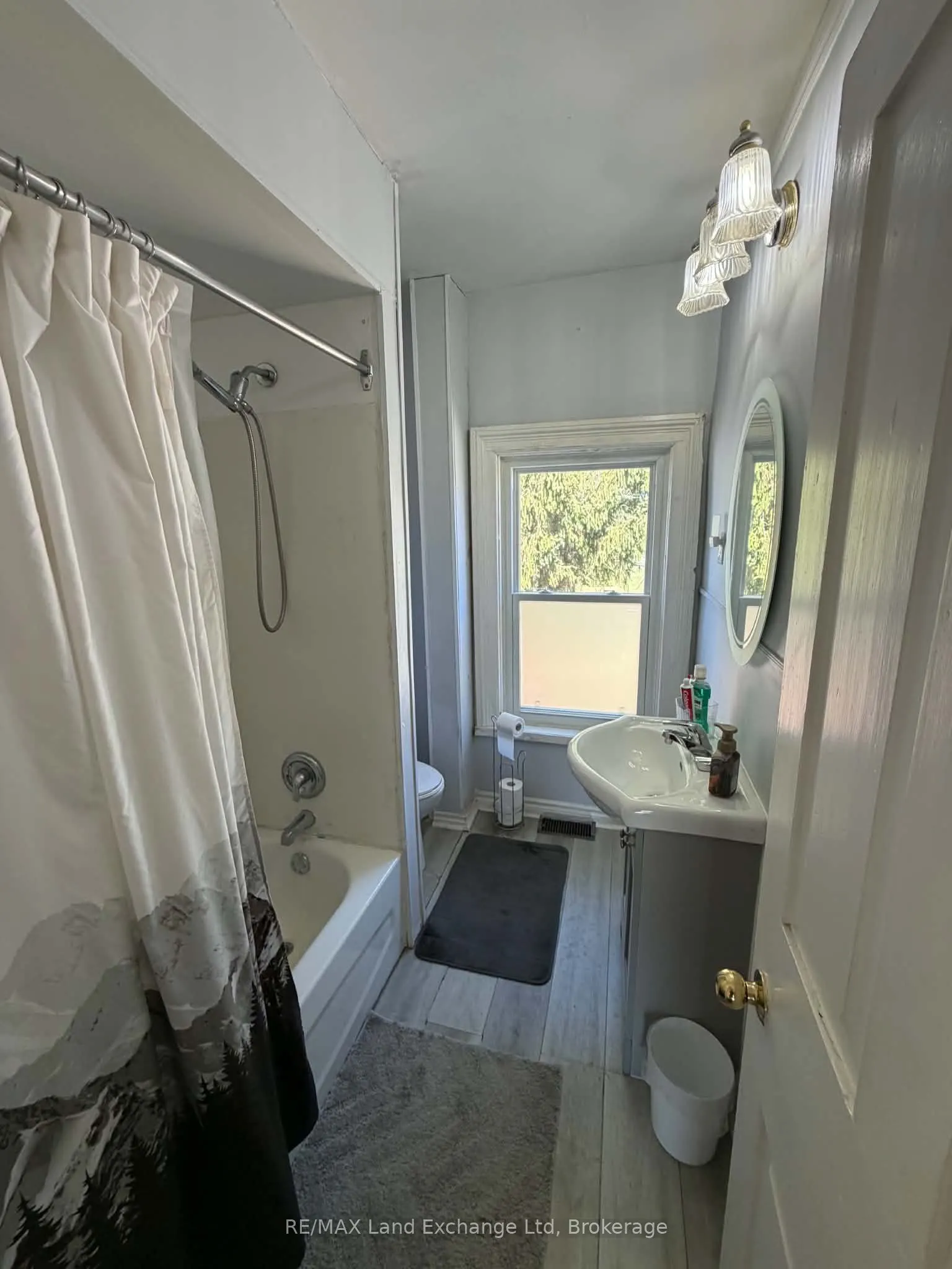 52 Clinton Street S