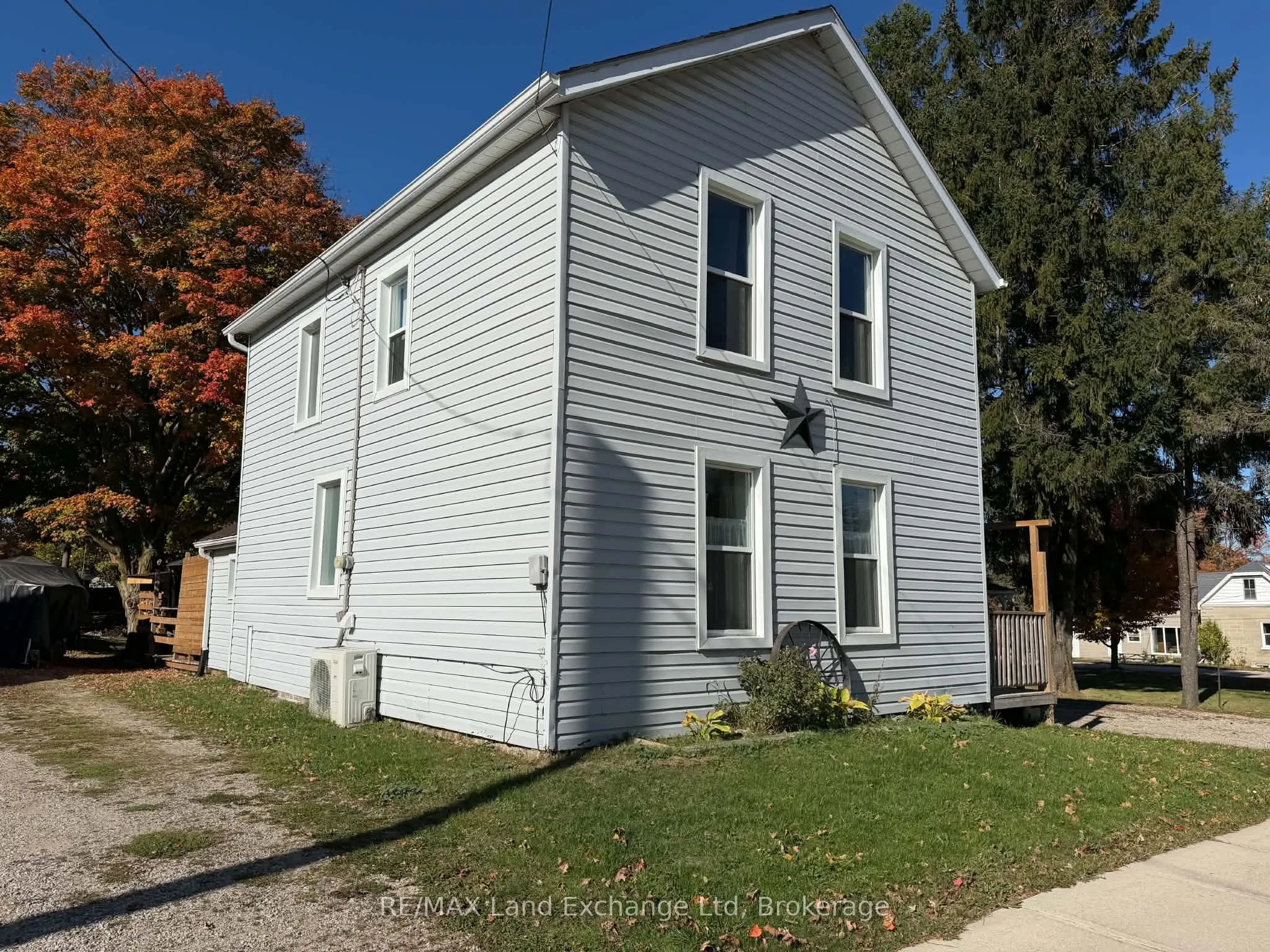 52 Clinton Street S