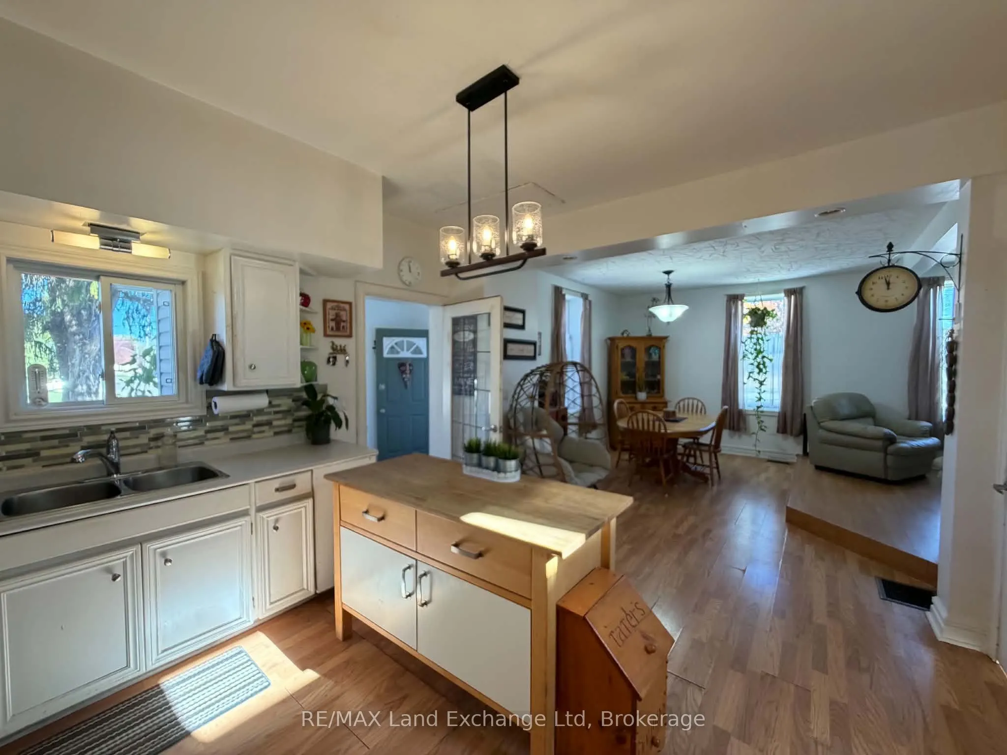 52 Clinton Street S