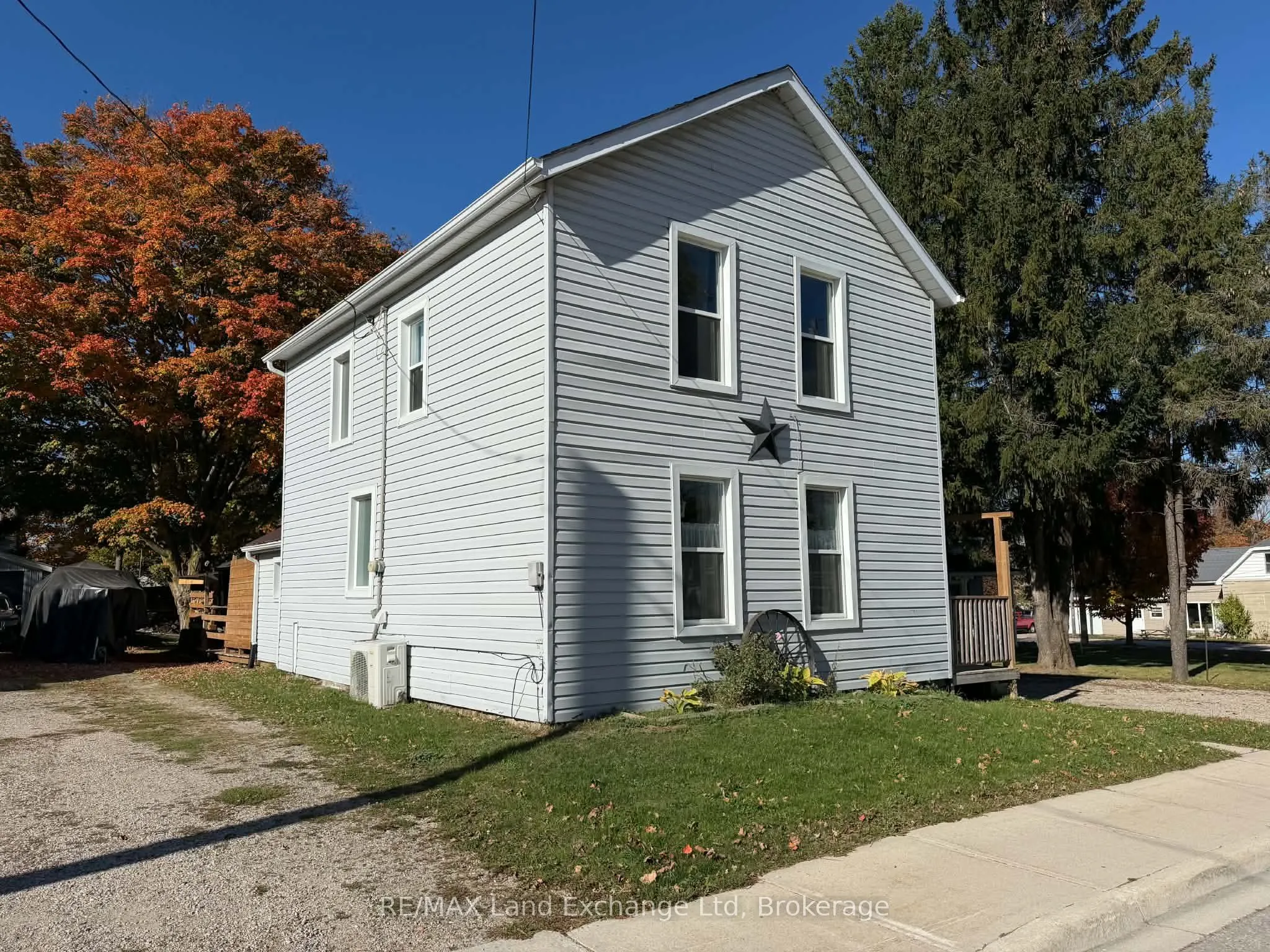 52 Clinton Street S