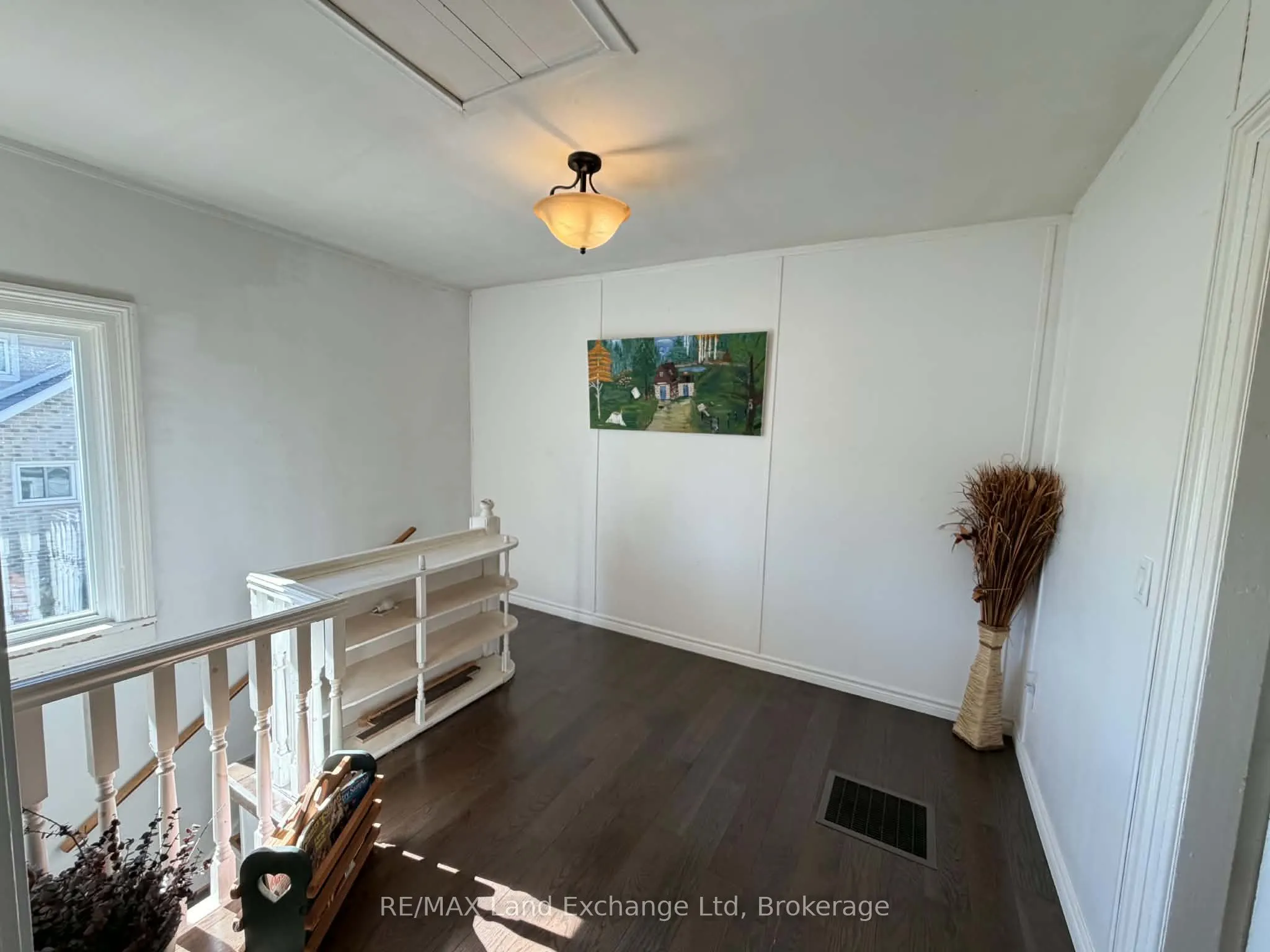 52 Clinton Street S
