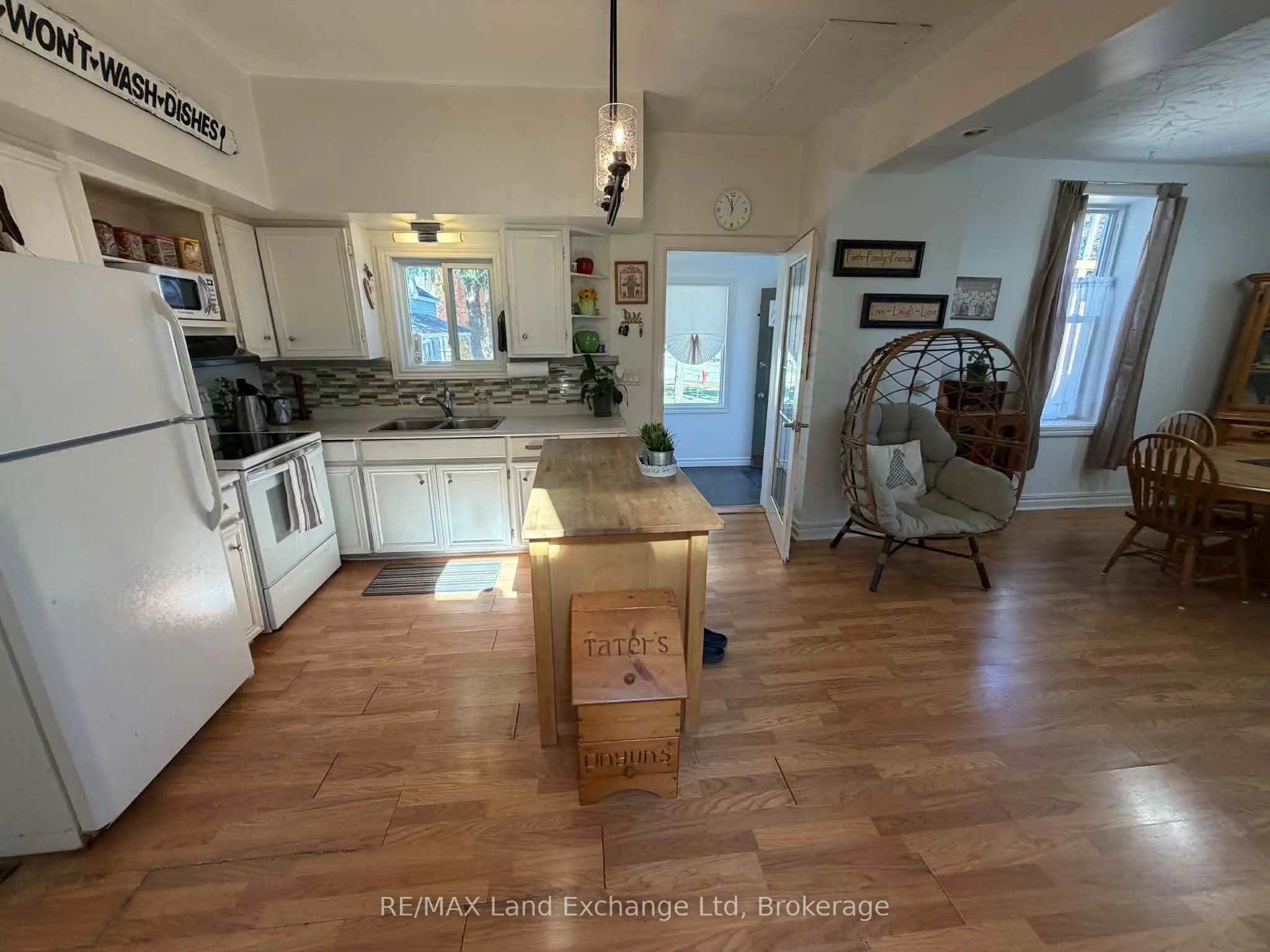 52 Clinton Street S