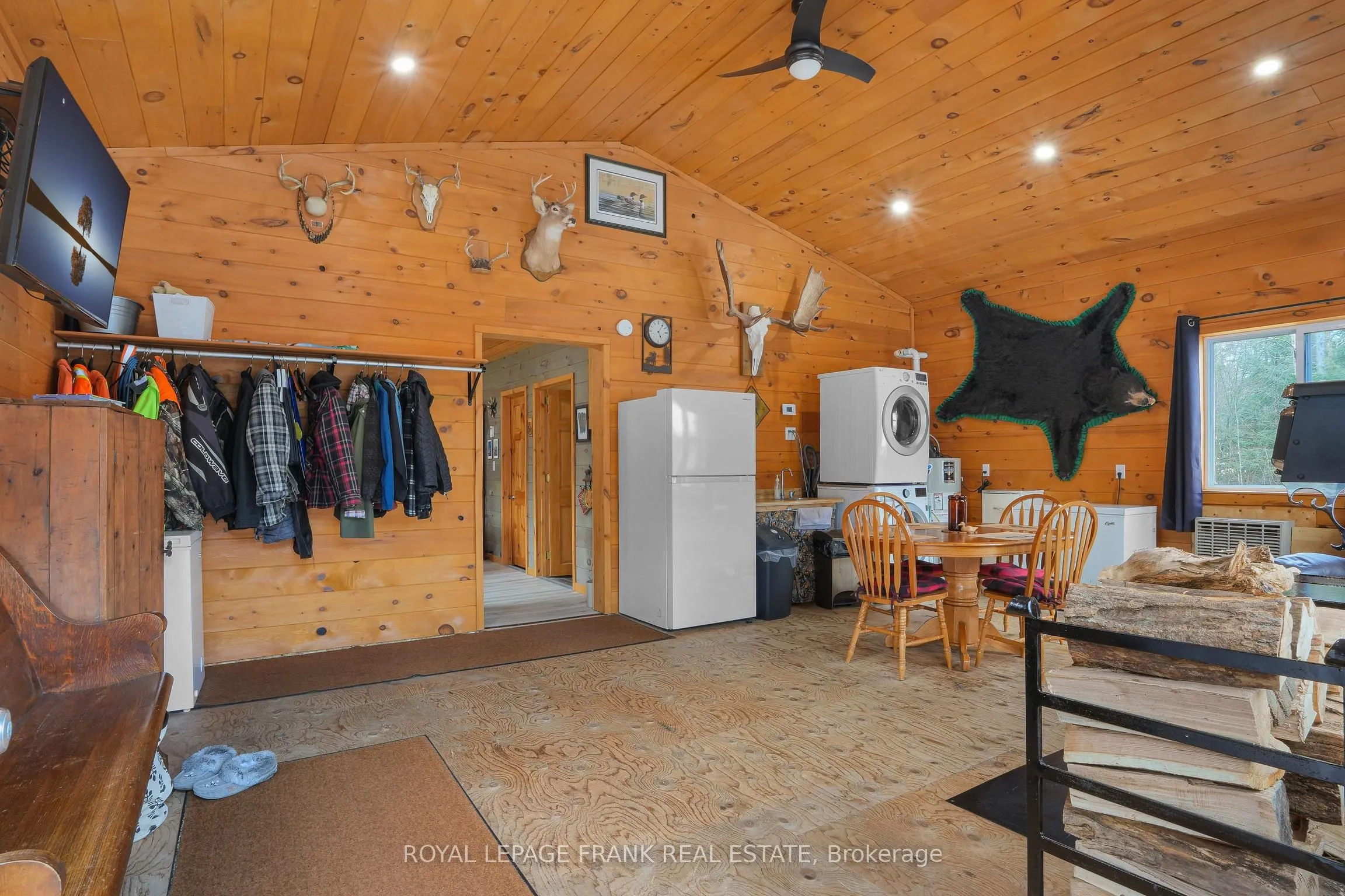 989 North McKenzie Lake Road