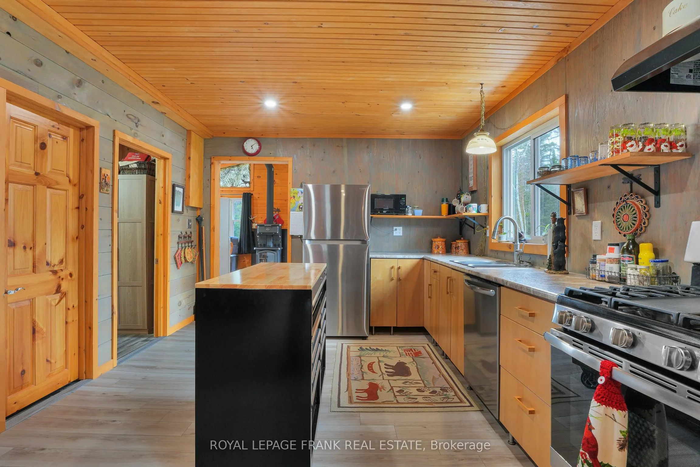 989 North McKenzie Lake Road