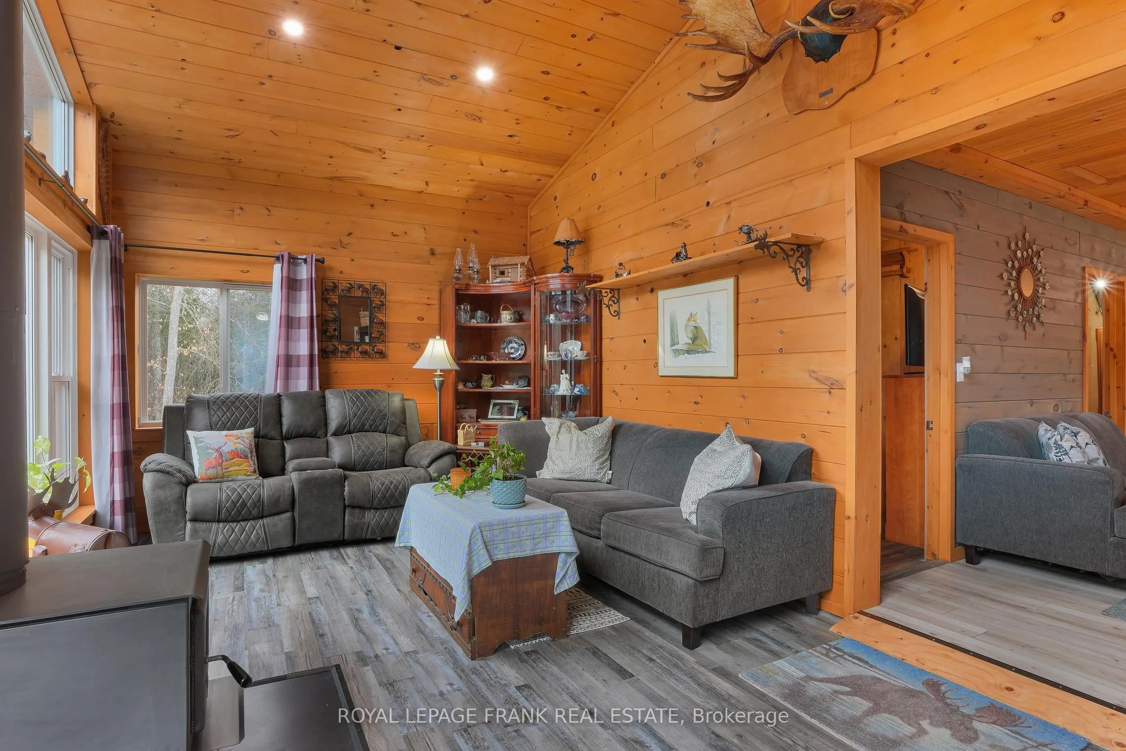 989 North McKenzie Lake Road
