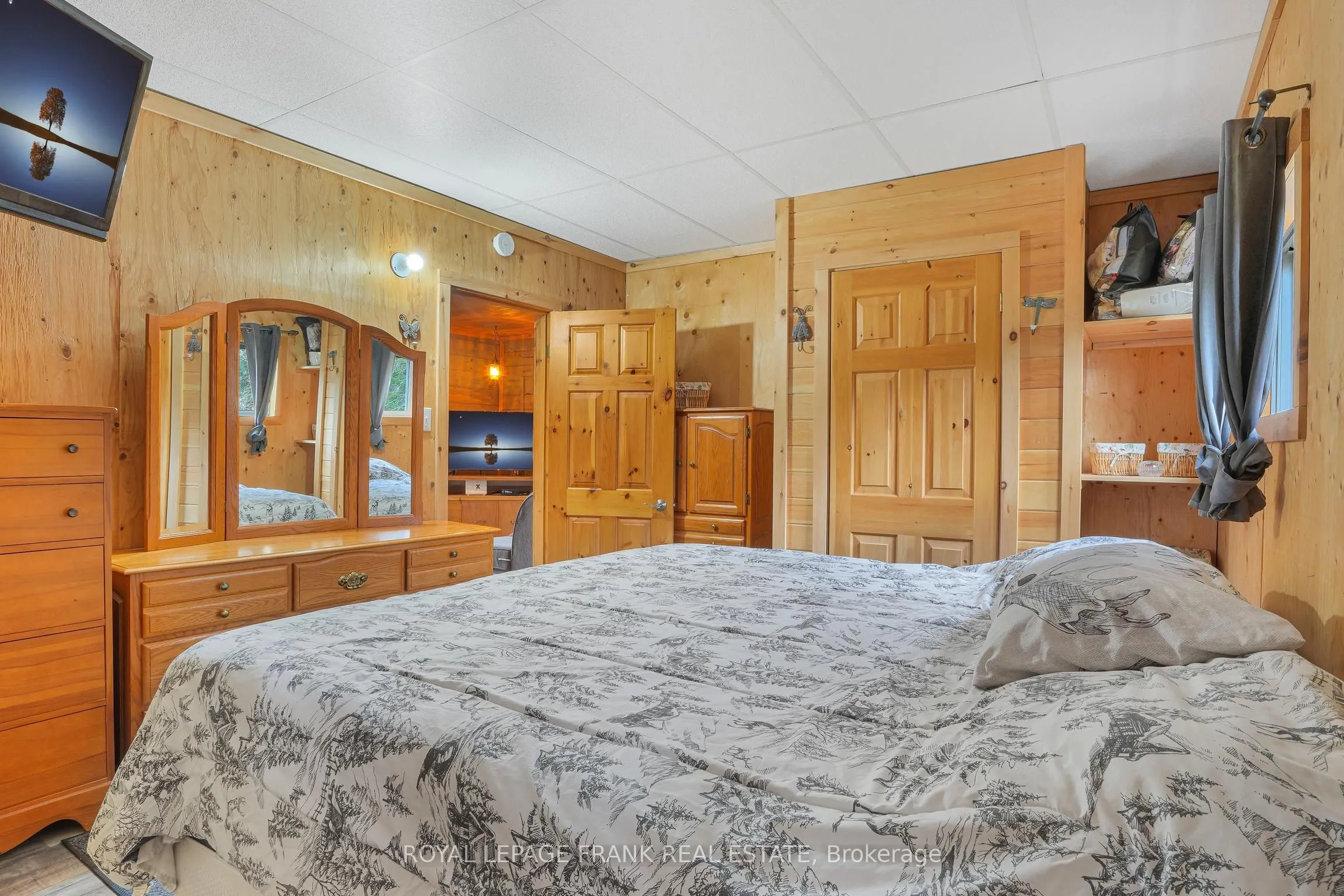 989 North McKenzie Lake Road