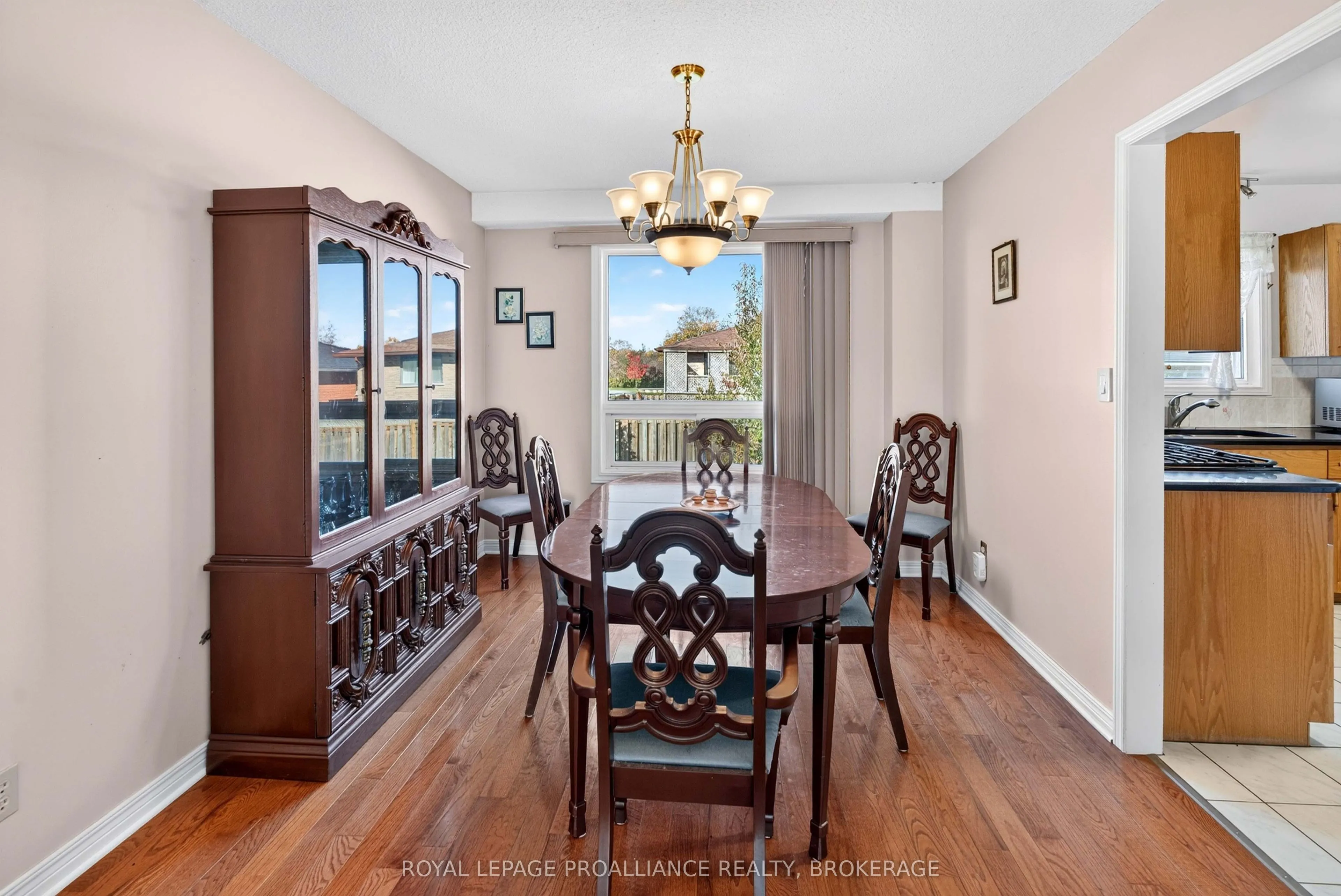323 Sunrise Crescent
