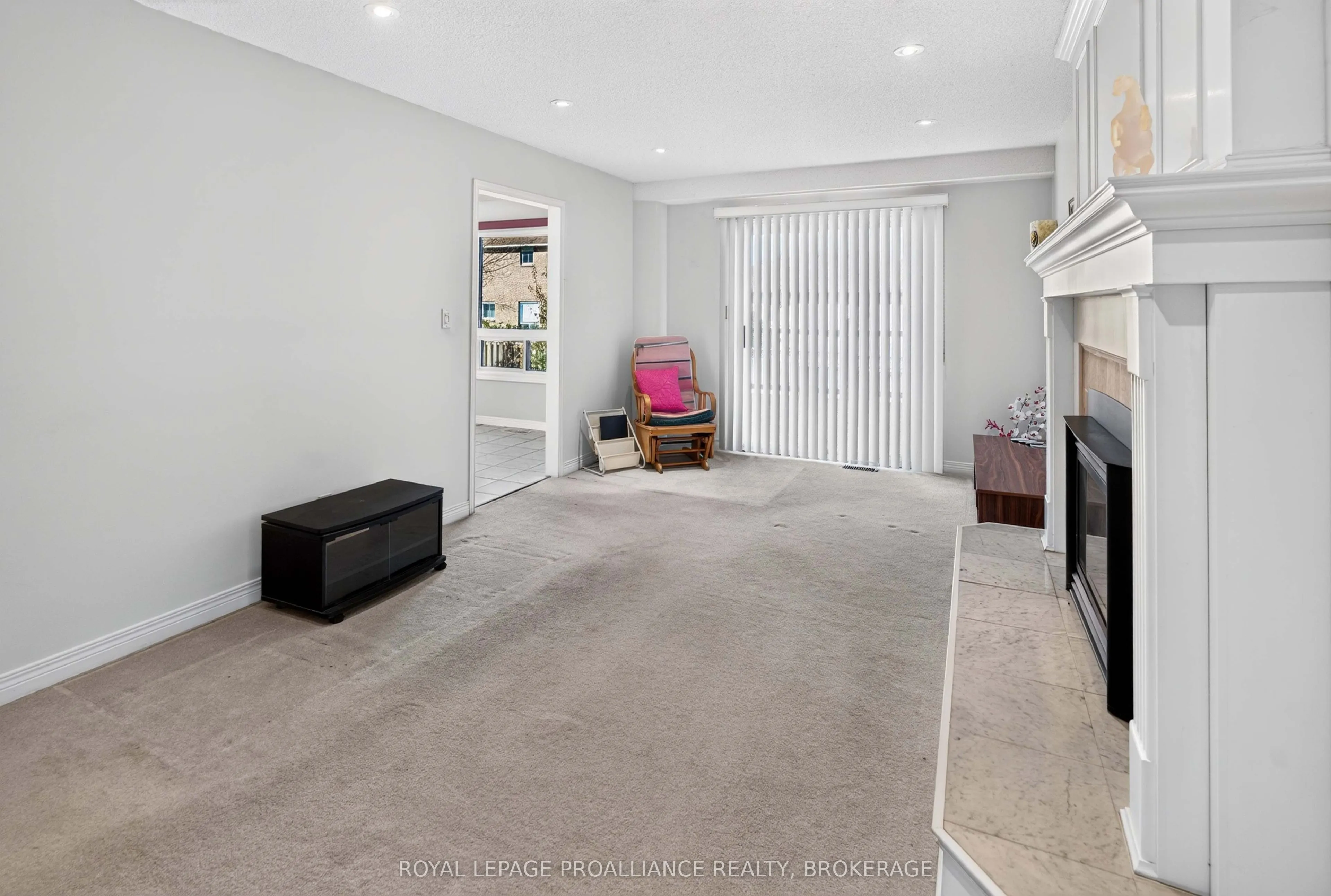 323 Sunrise Crescent