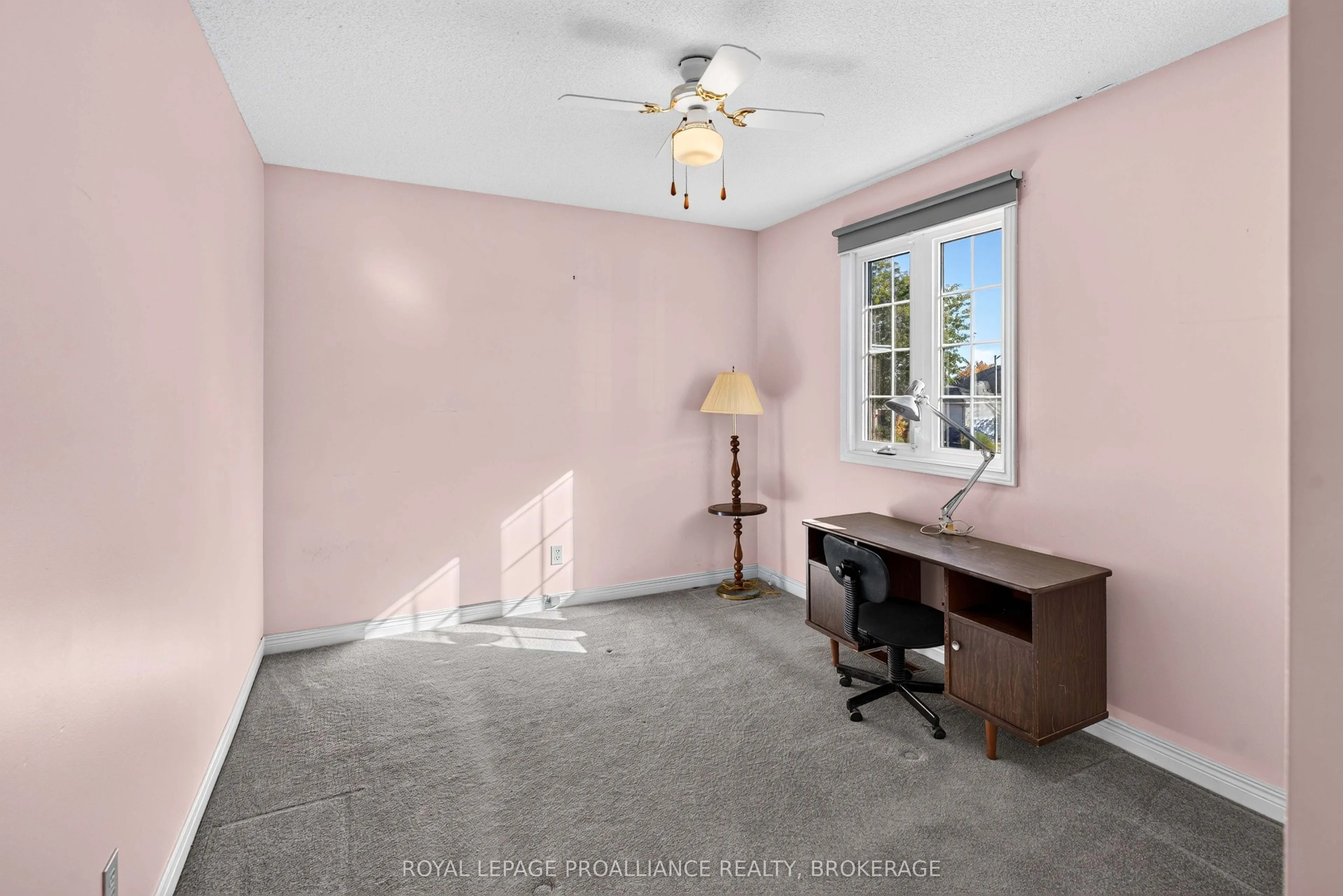 323 Sunrise Crescent