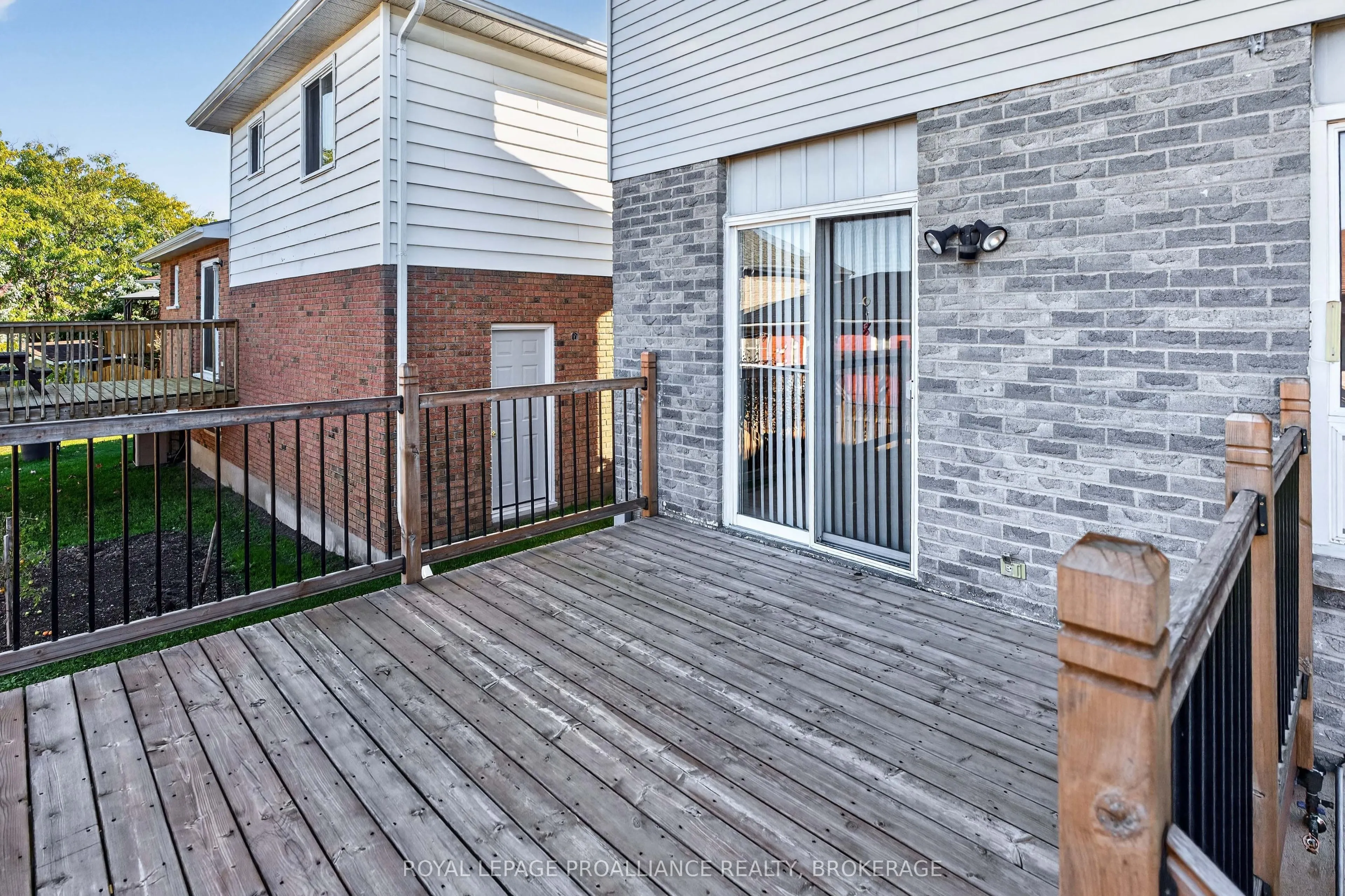 323 Sunrise Crescent