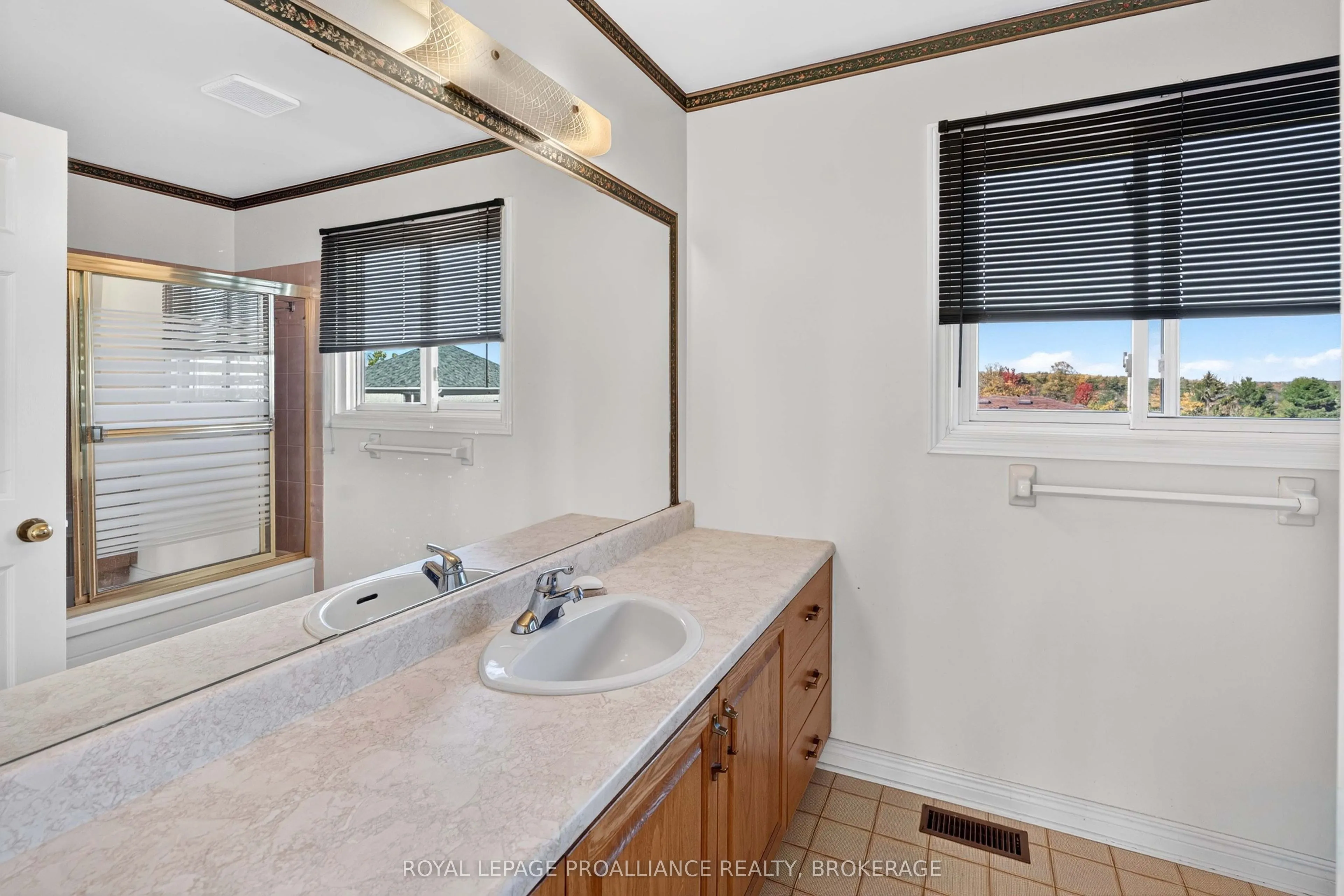 323 Sunrise Crescent