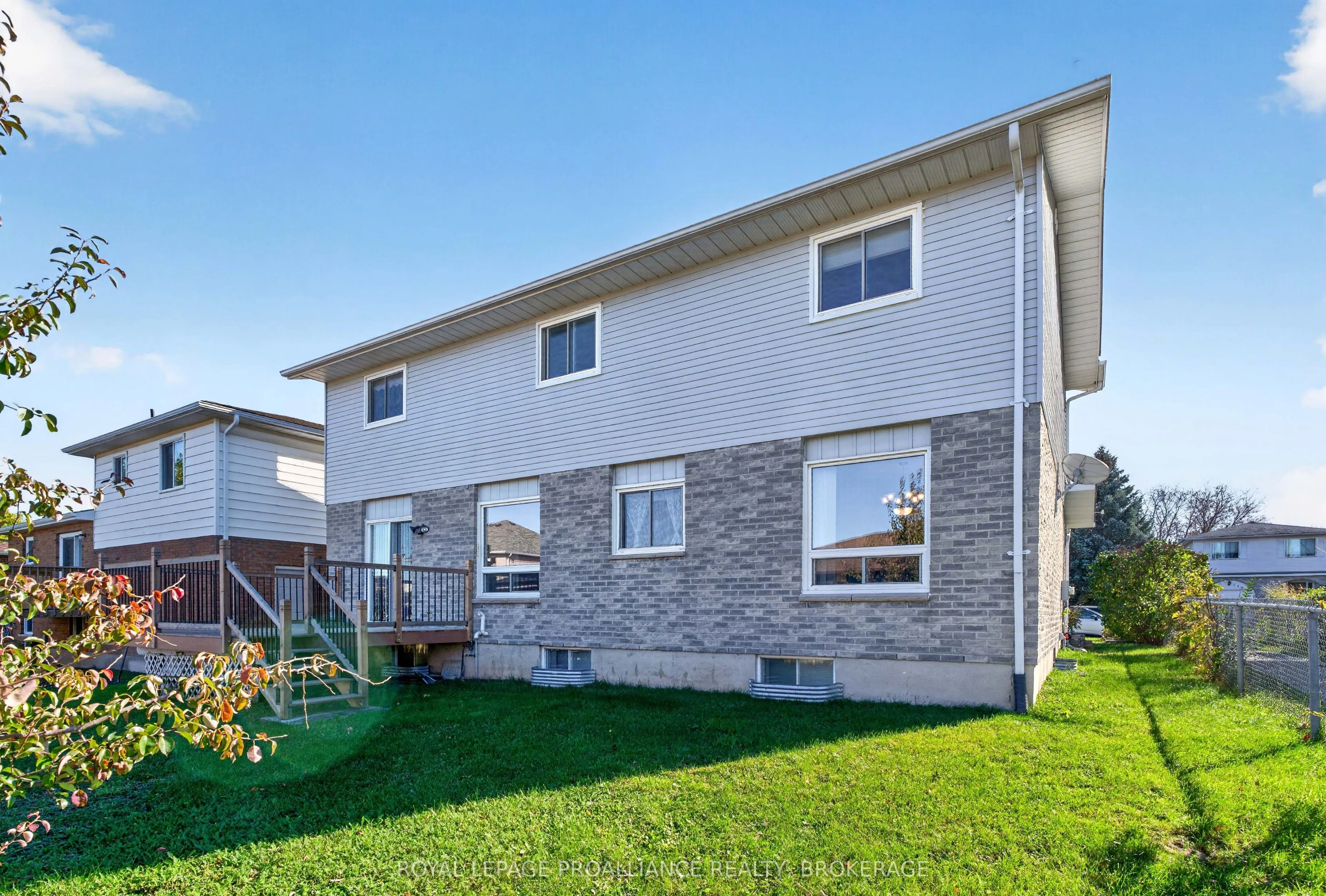 323 Sunrise Crescent