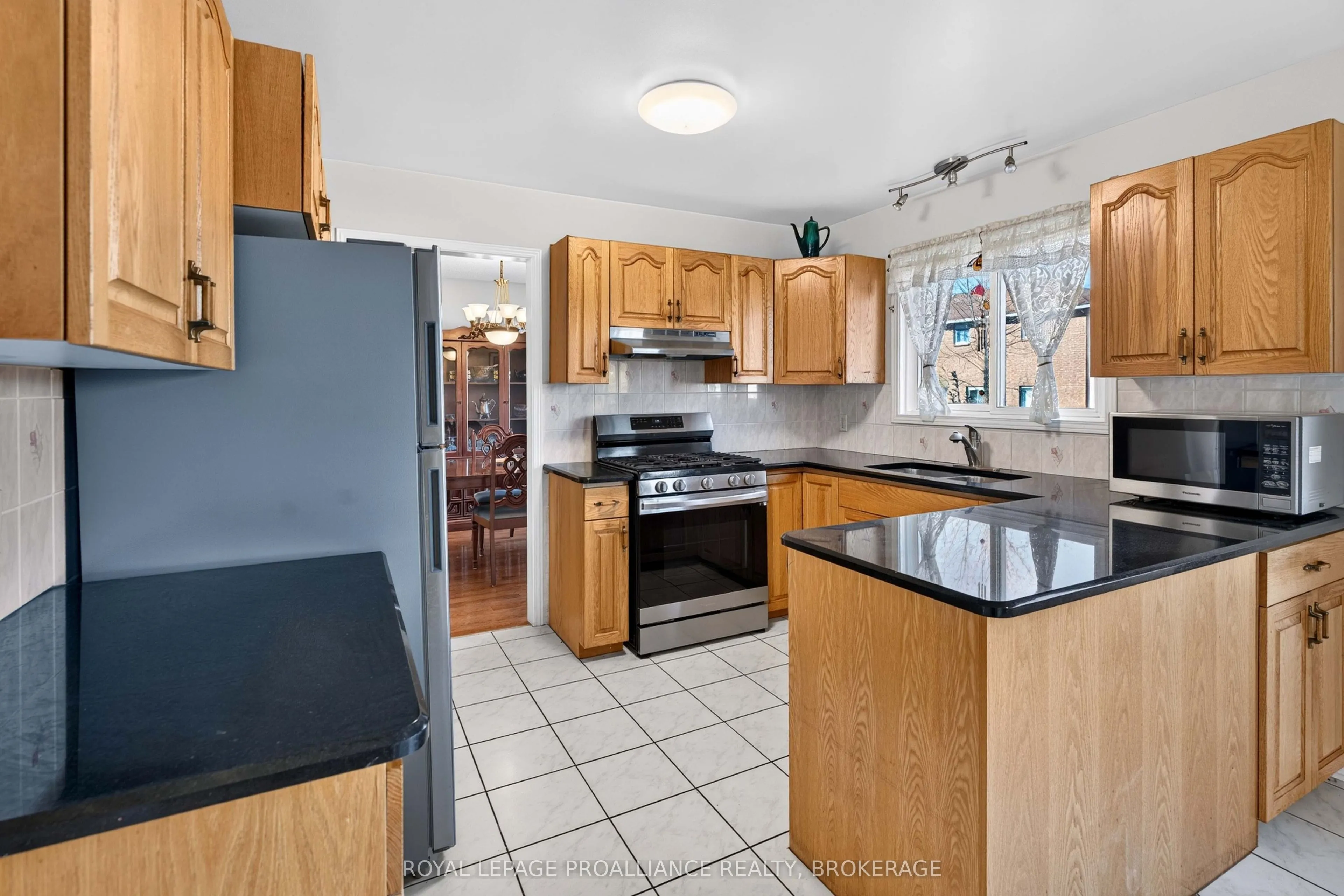 323 Sunrise Crescent