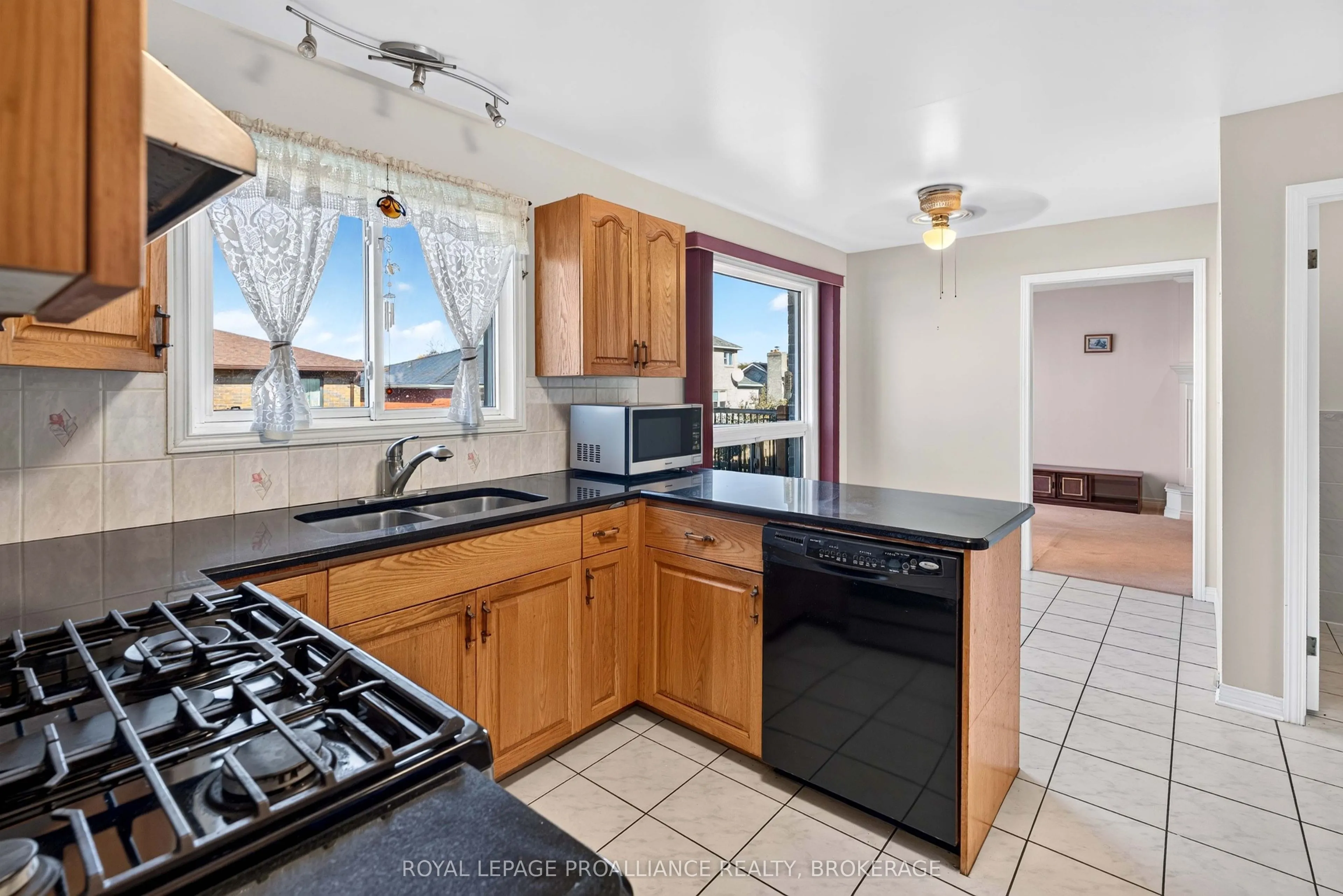 323 Sunrise Crescent