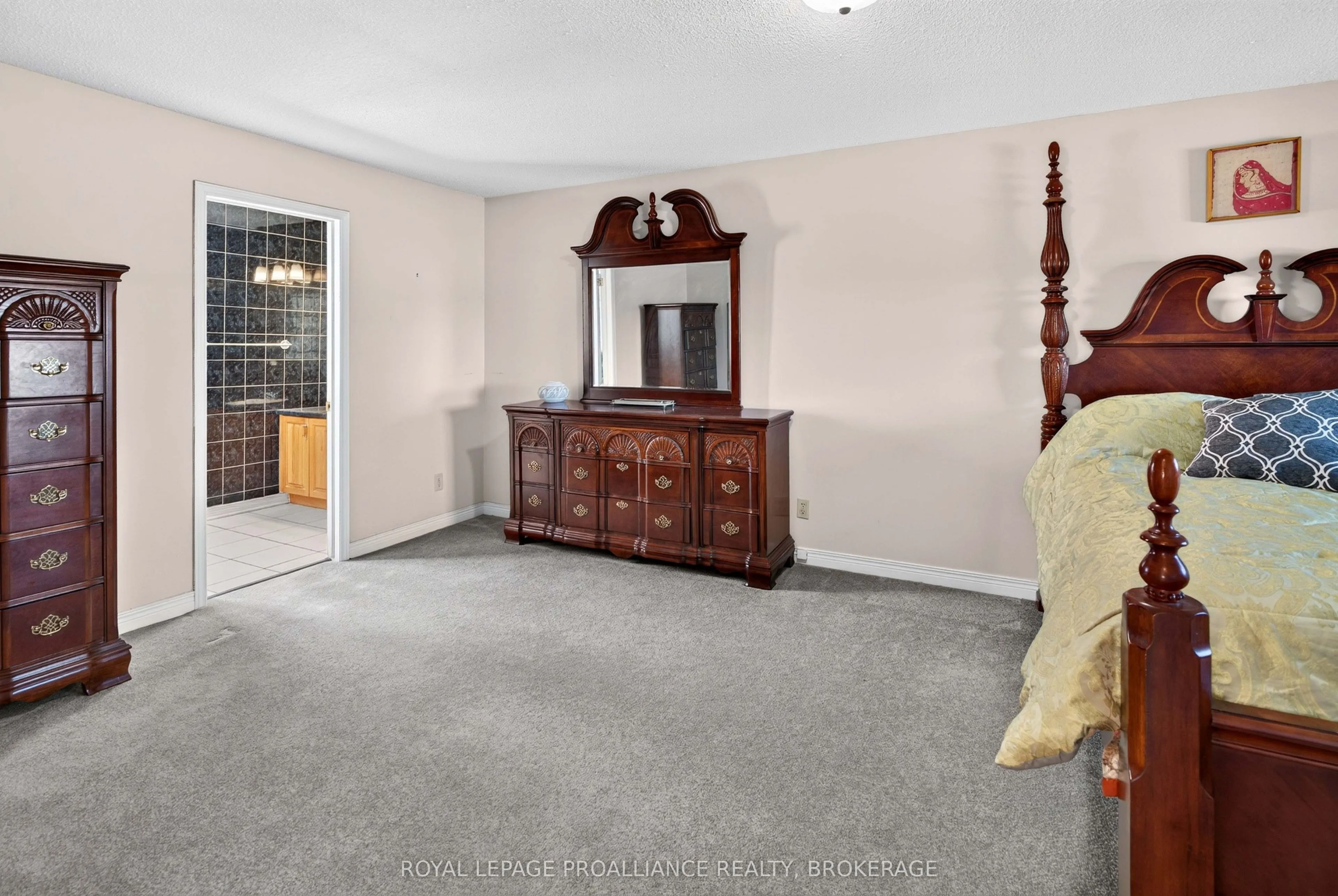 323 Sunrise Crescent