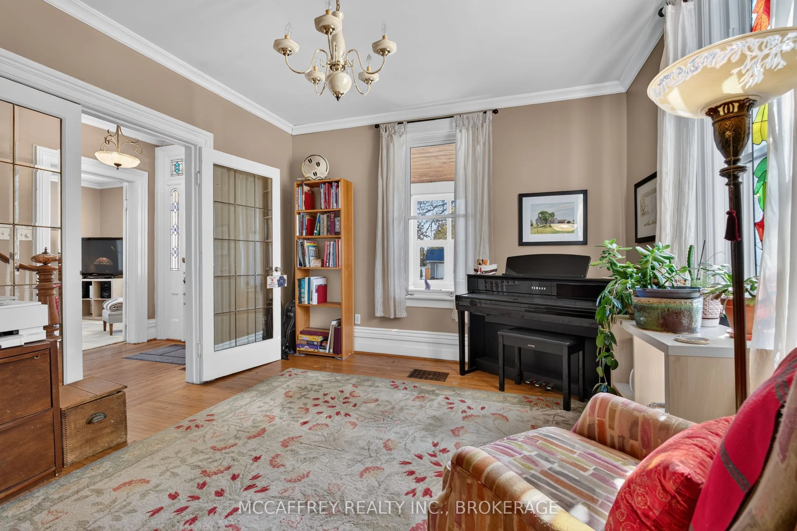 15 Graham Street E
