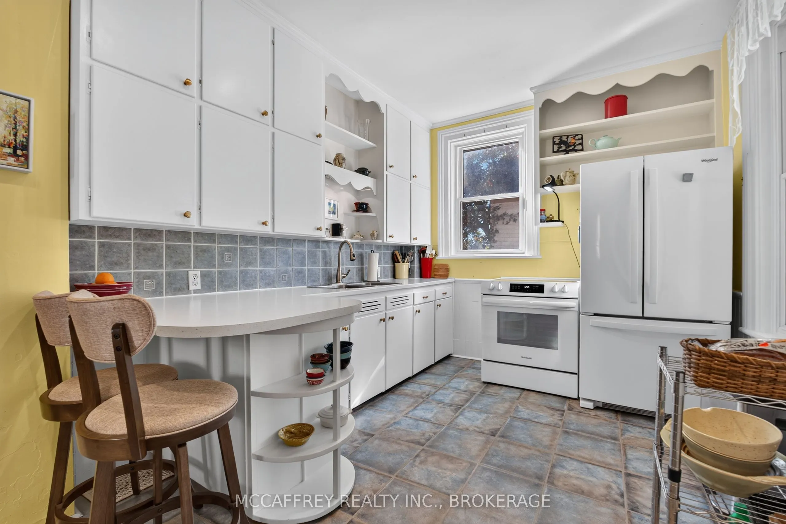 15 Graham Street E