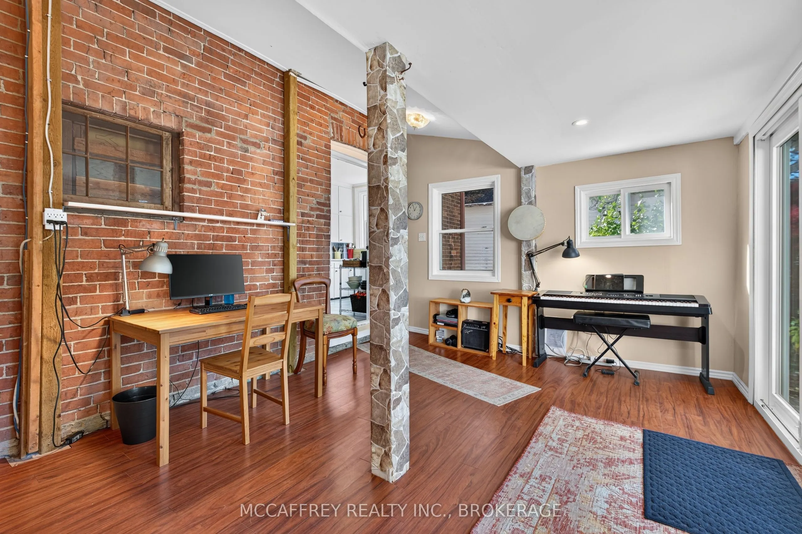 15 Graham Street E