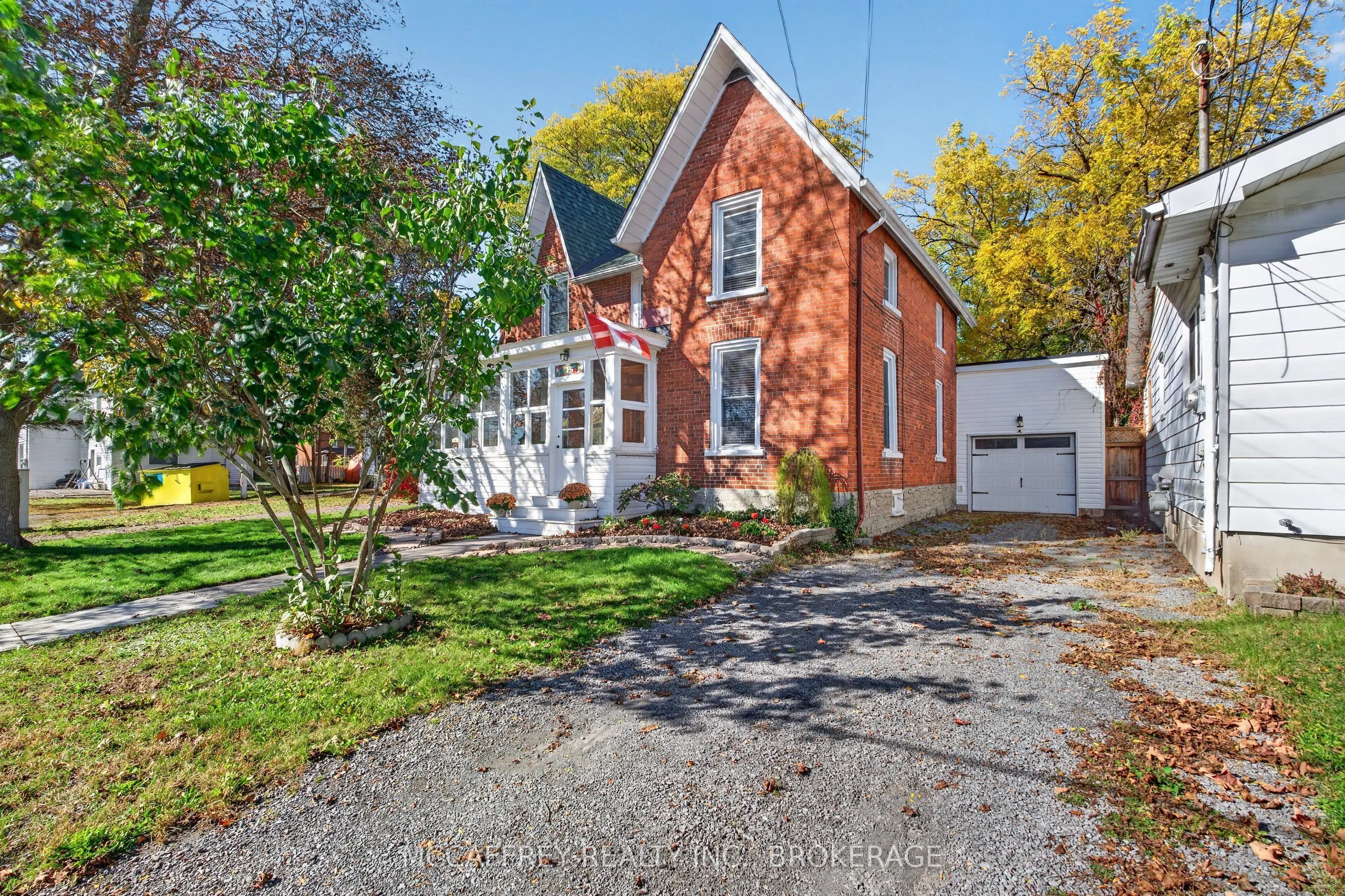 15 Graham Street E