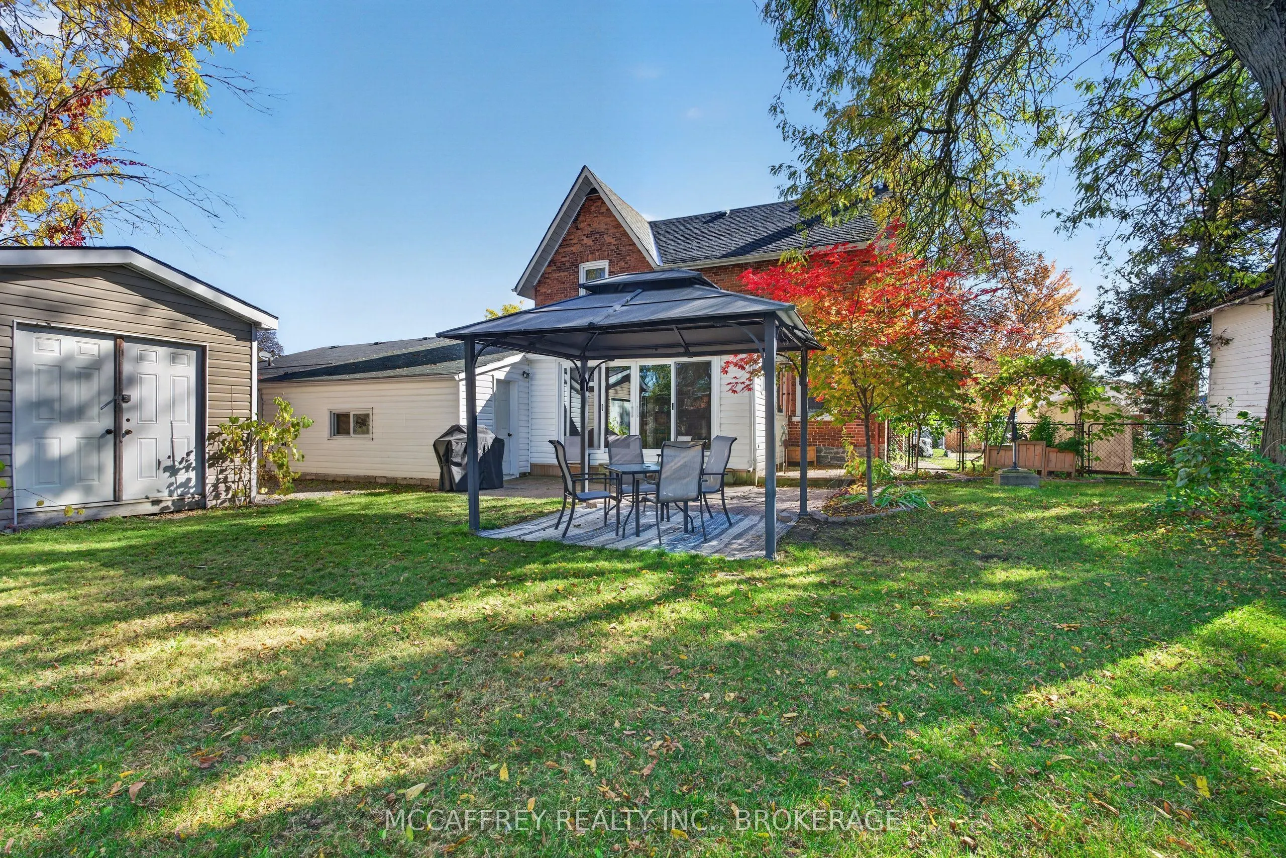 15 Graham Street E