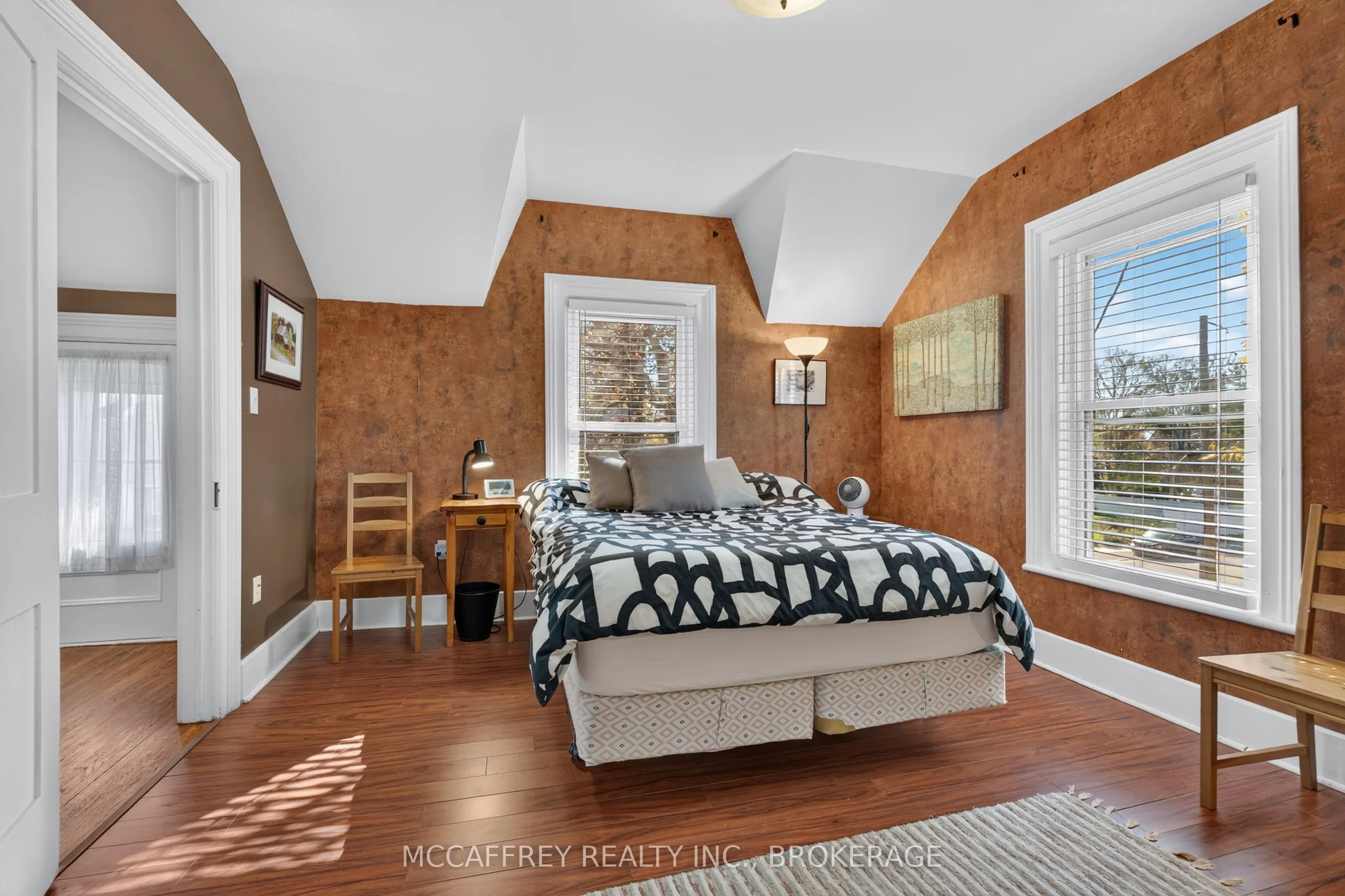 15 Graham Street E