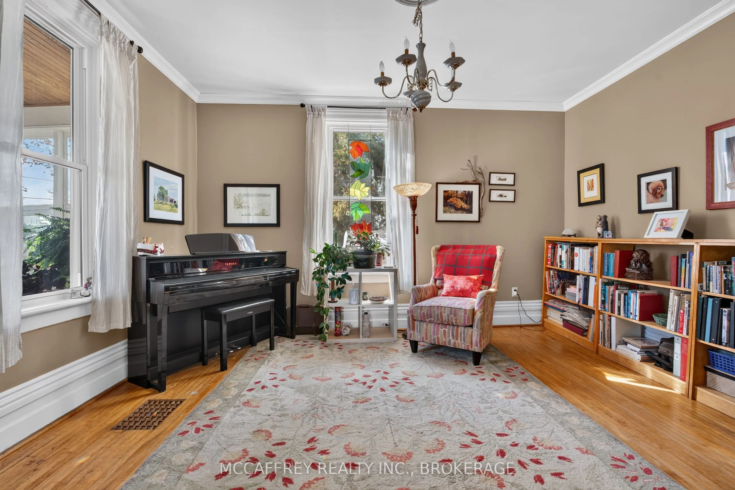 15 Graham Street E