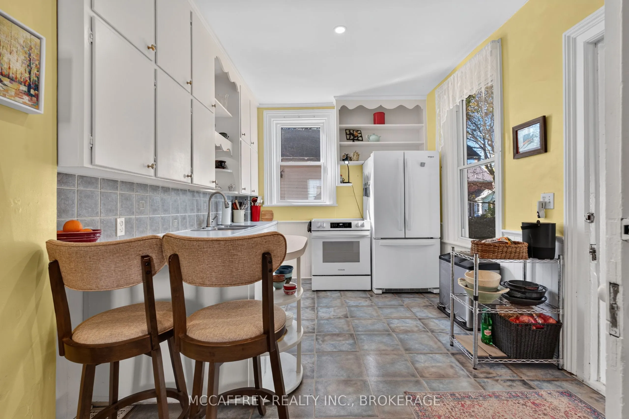 15 Graham Street E