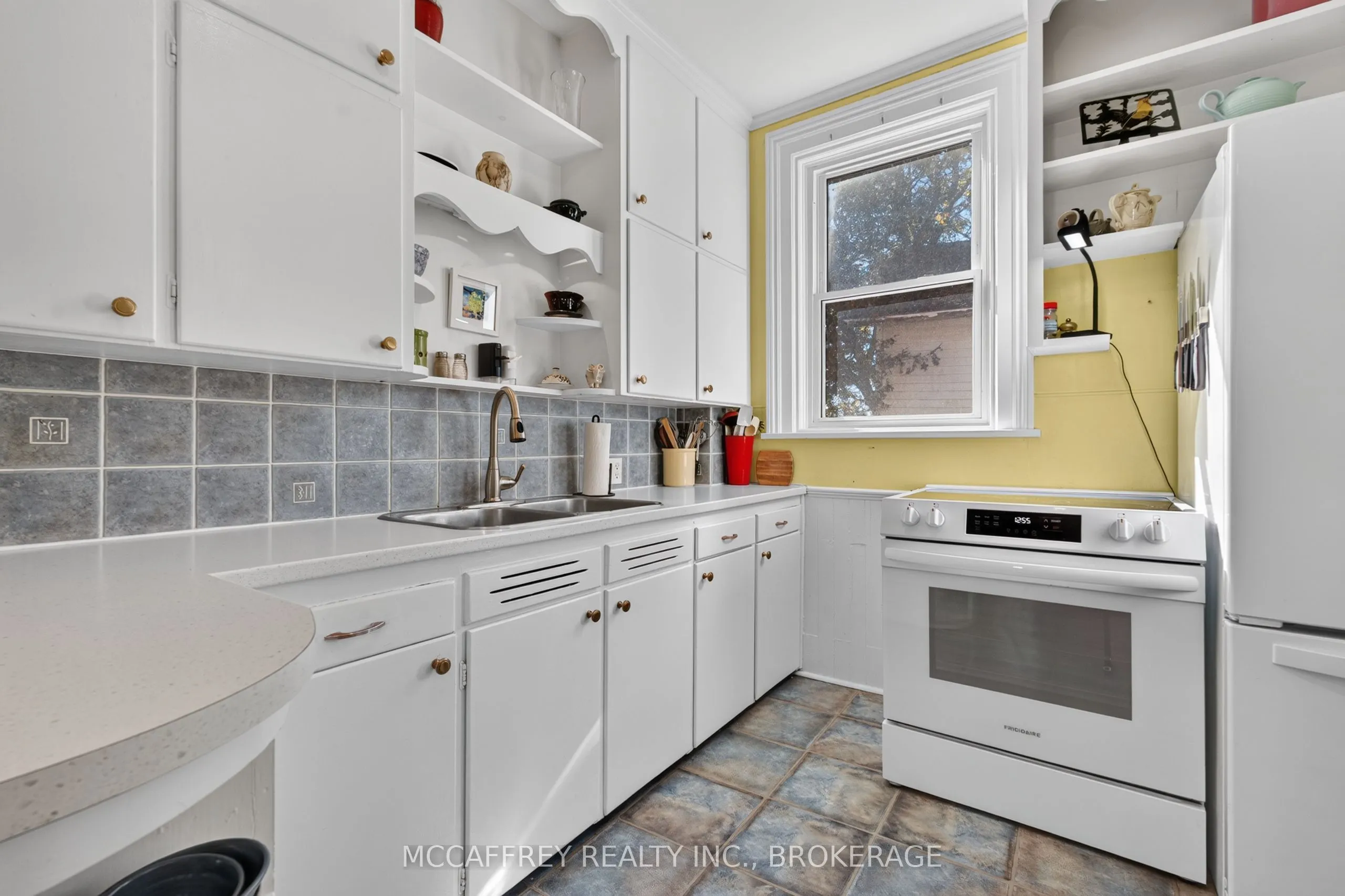 15 Graham Street E