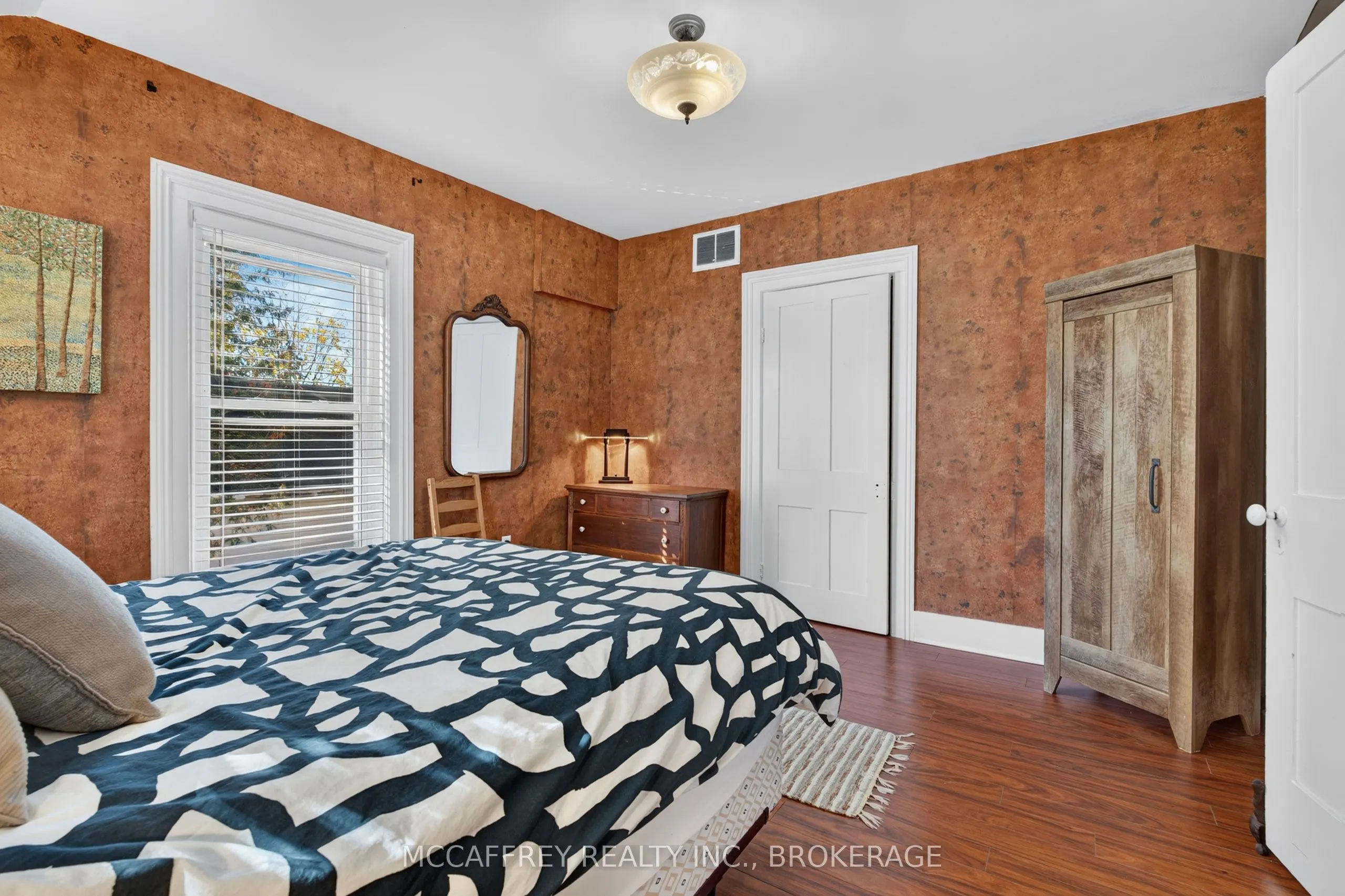 15 Graham Street E