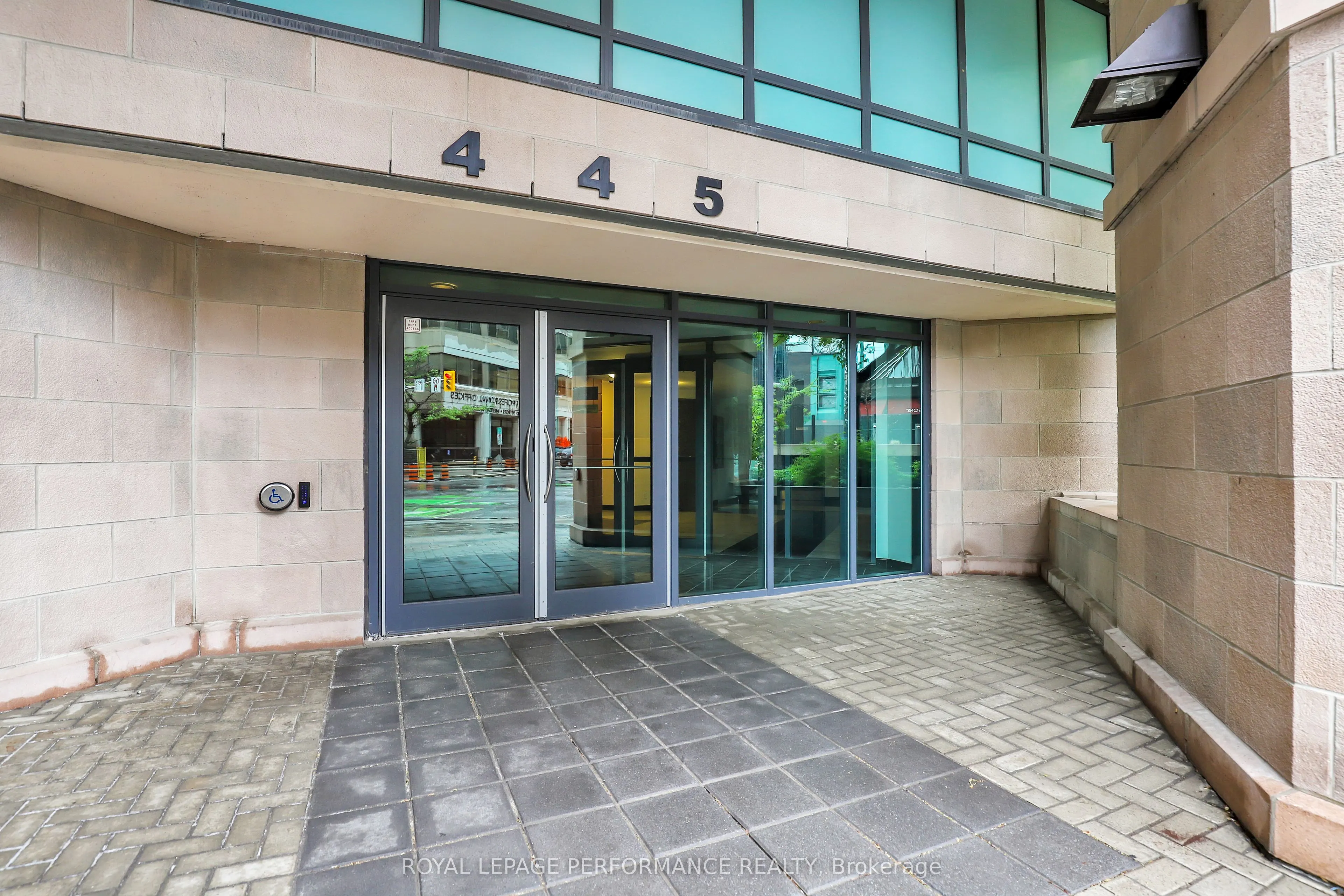 445 Laurier Avenue W #1402
