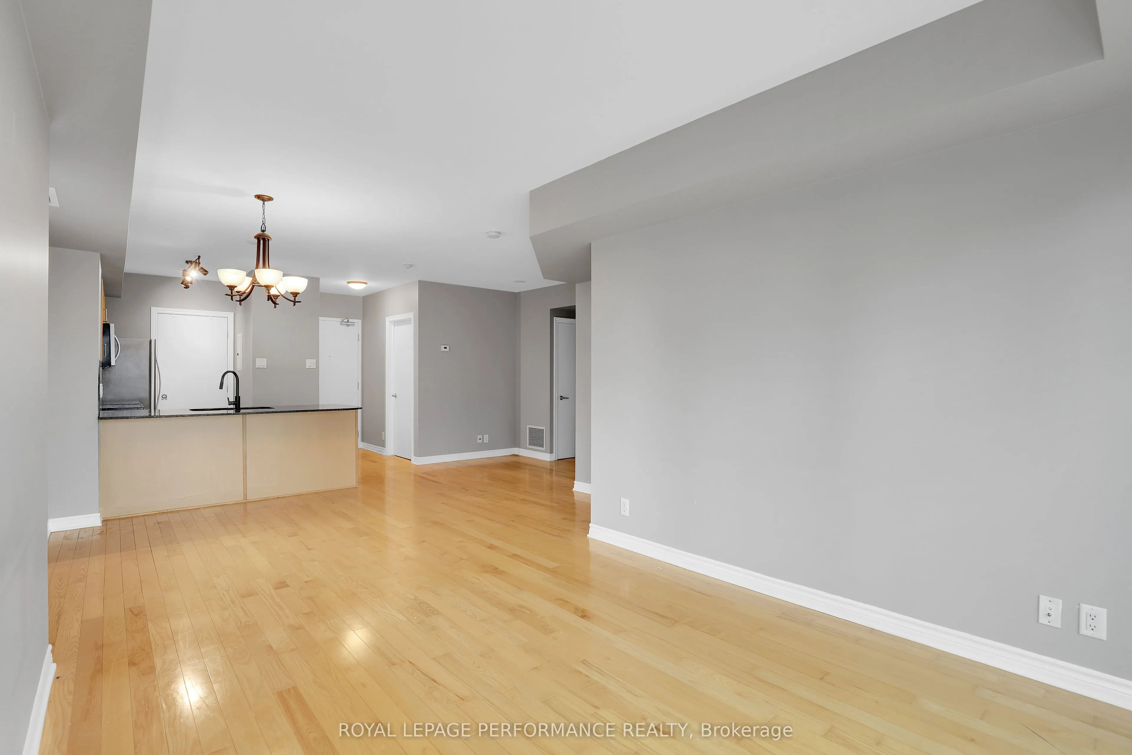 445 Laurier Avenue W #1402