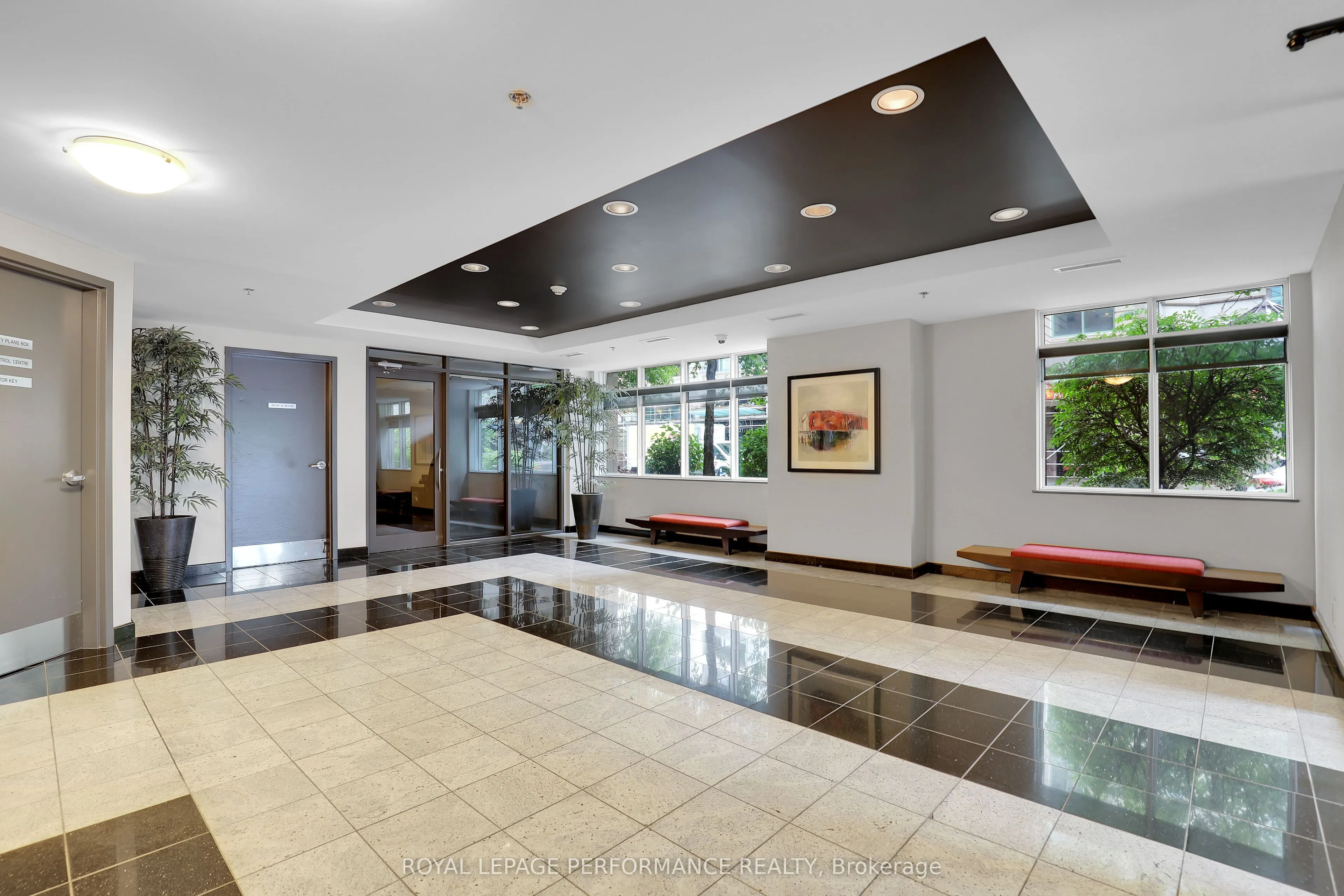 445 Laurier Avenue W #1402