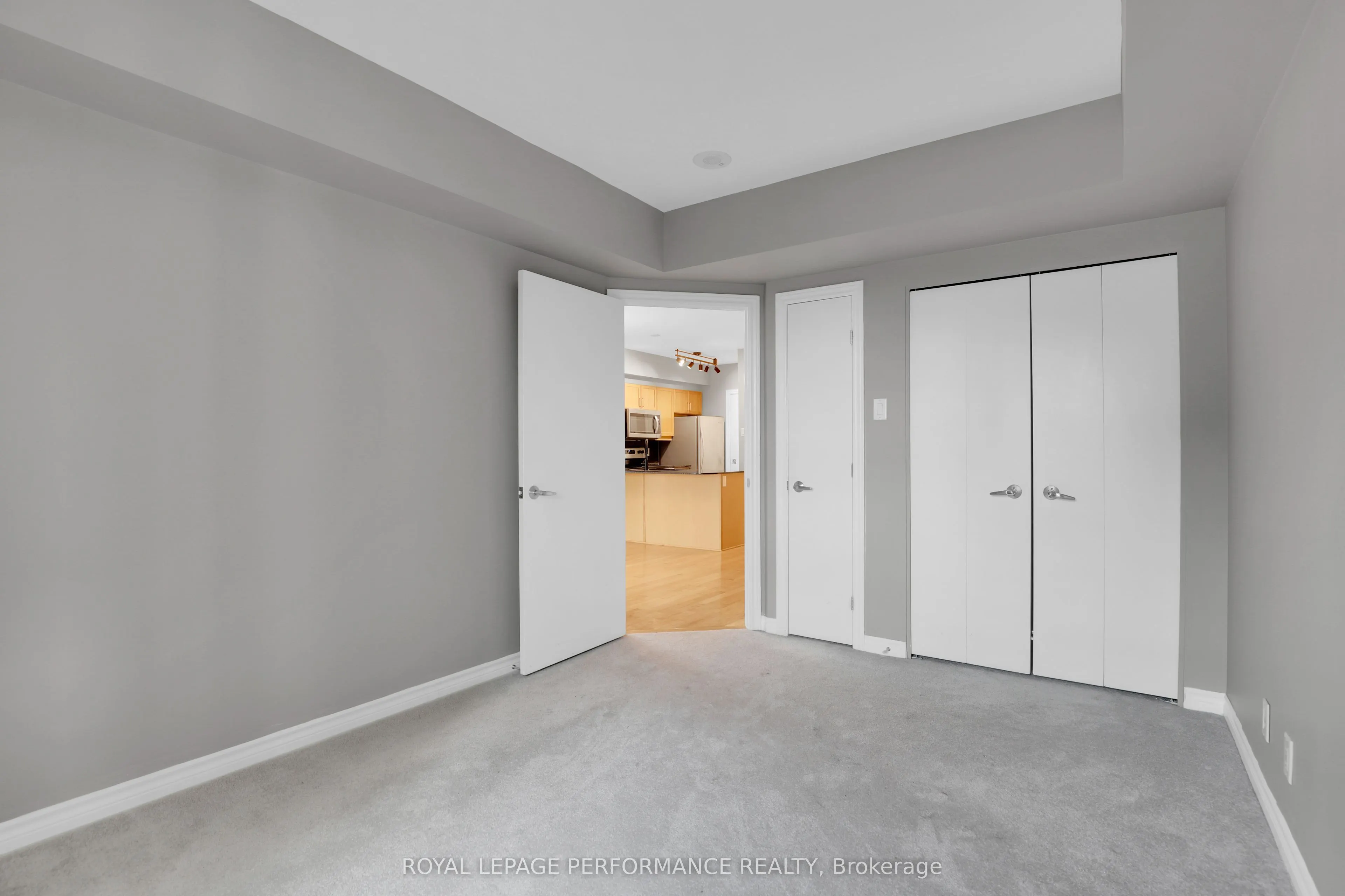 445 Laurier Avenue W #1402