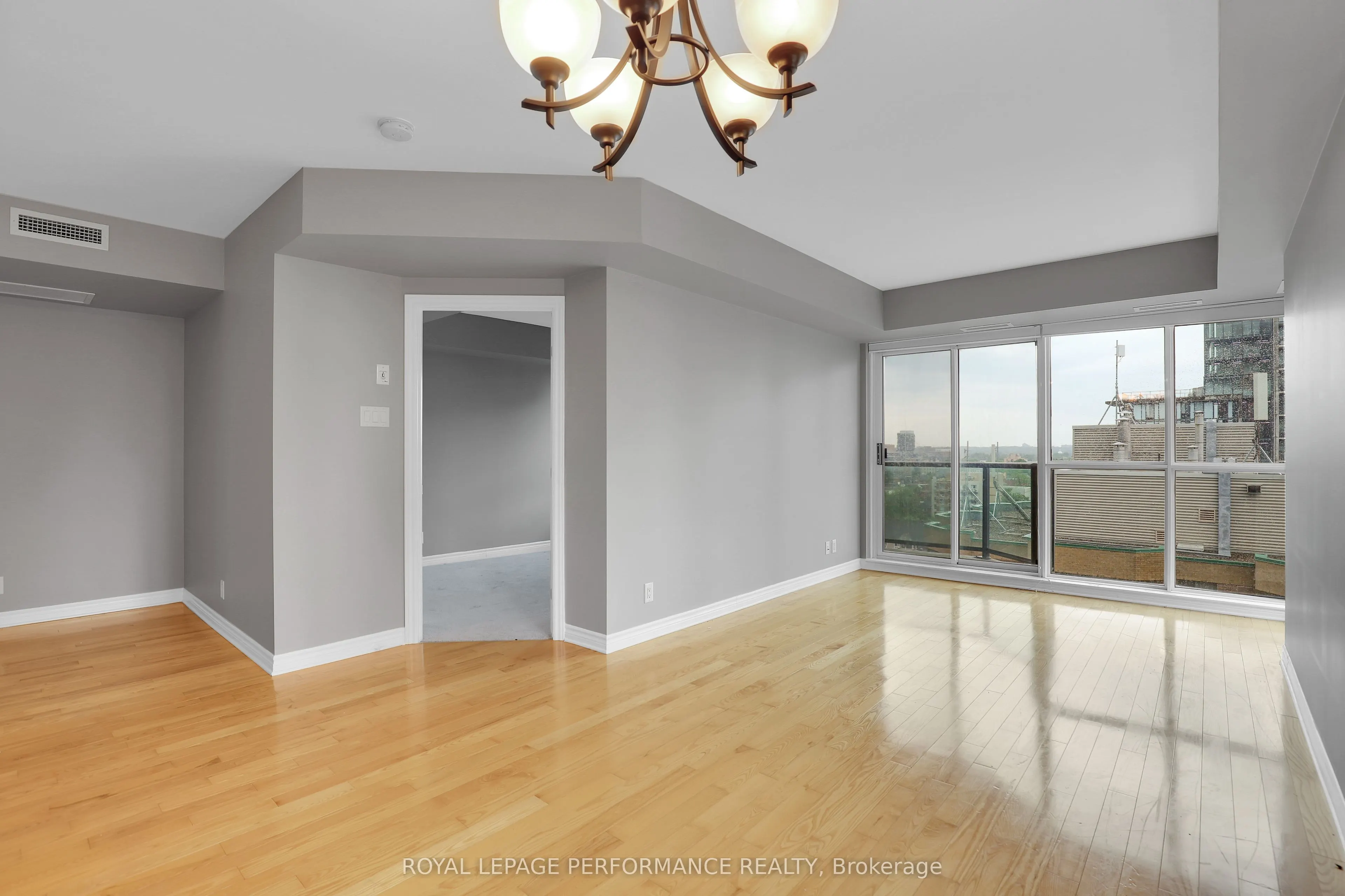 445 Laurier Avenue W #1402