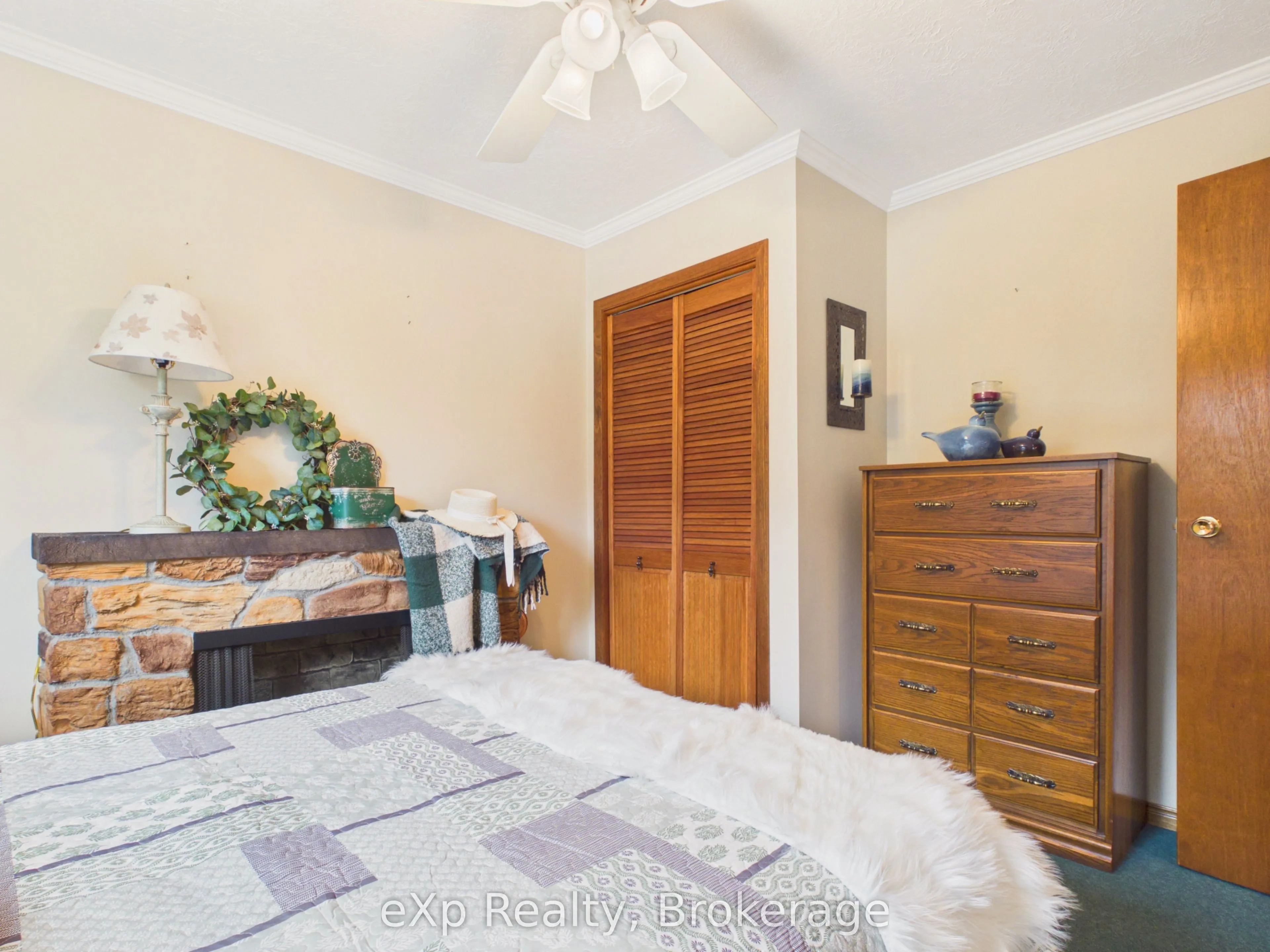 401771 grey road 4 Road