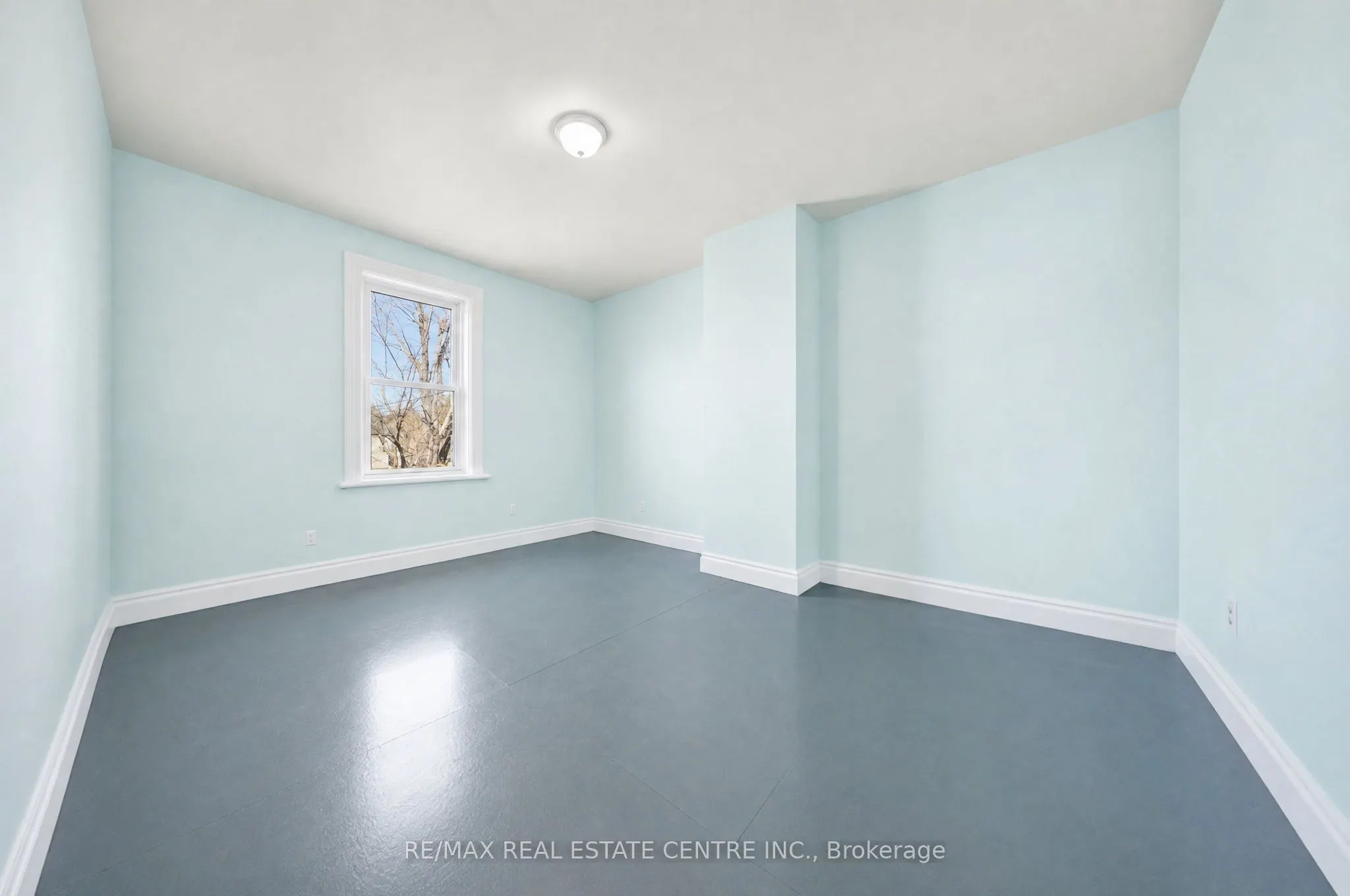 301 Main Street W
