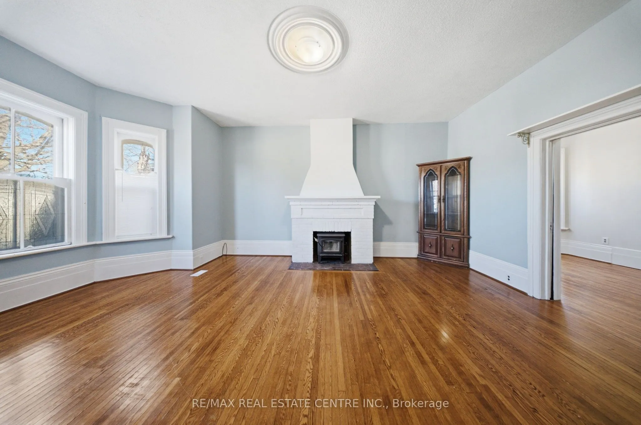 301 Main Street W