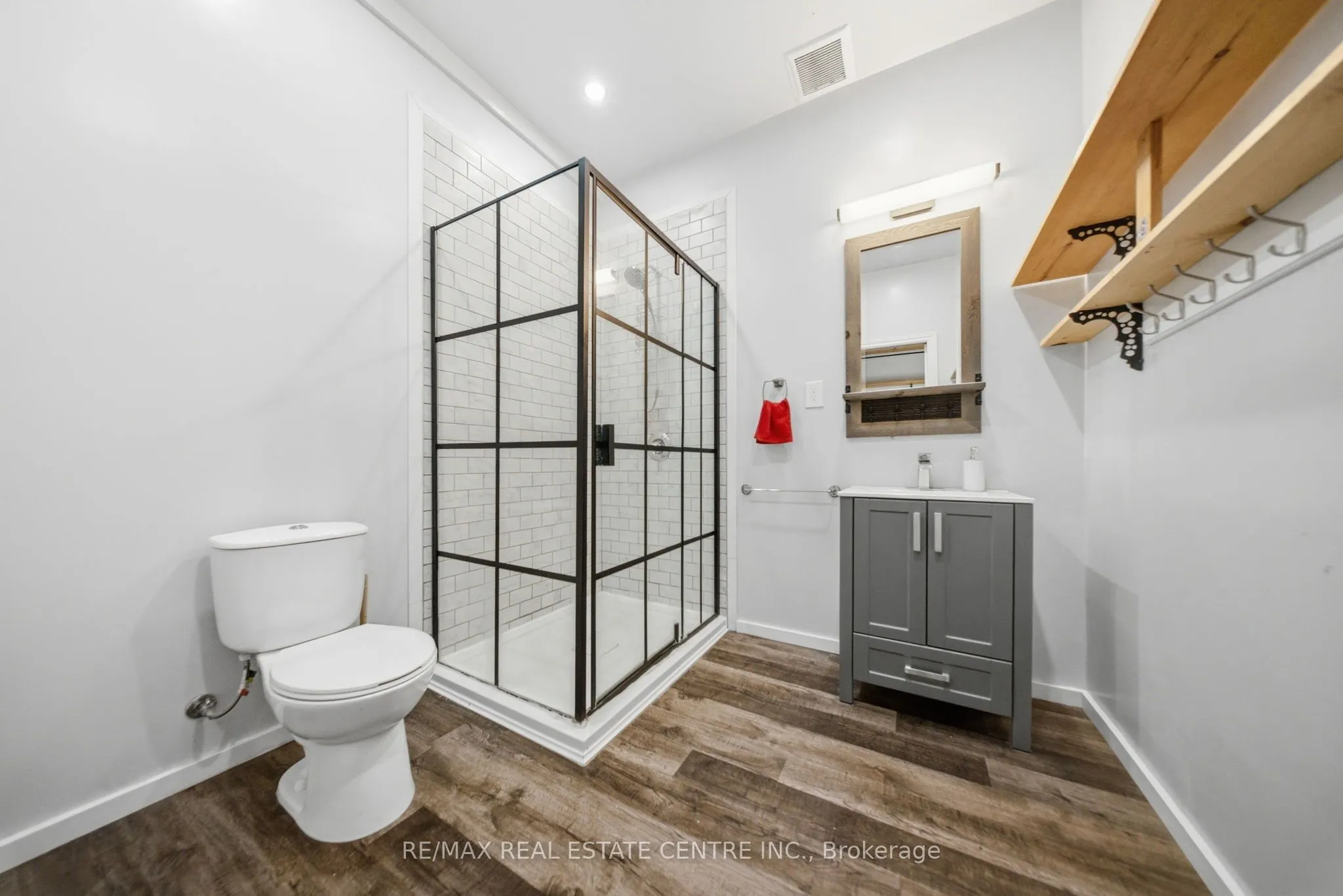 301 Main Street W