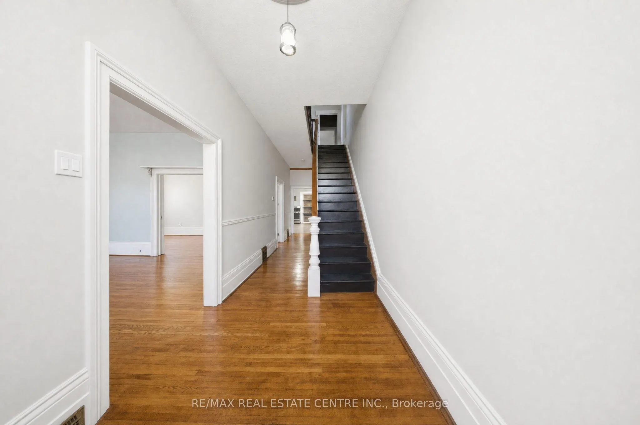 301 Main Street W